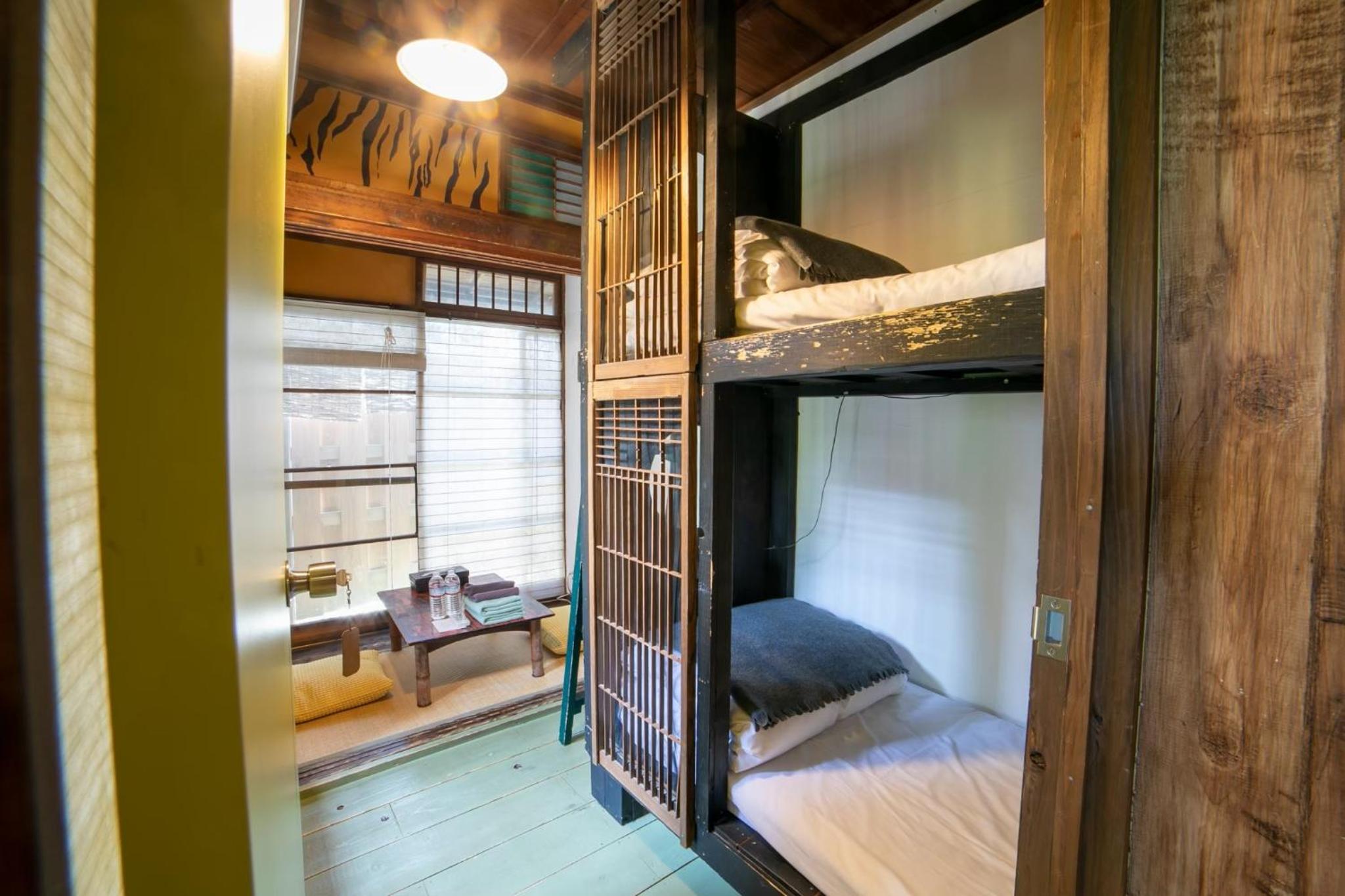 Twin Room with Shared Bathroom and Bunk Bed photo 3