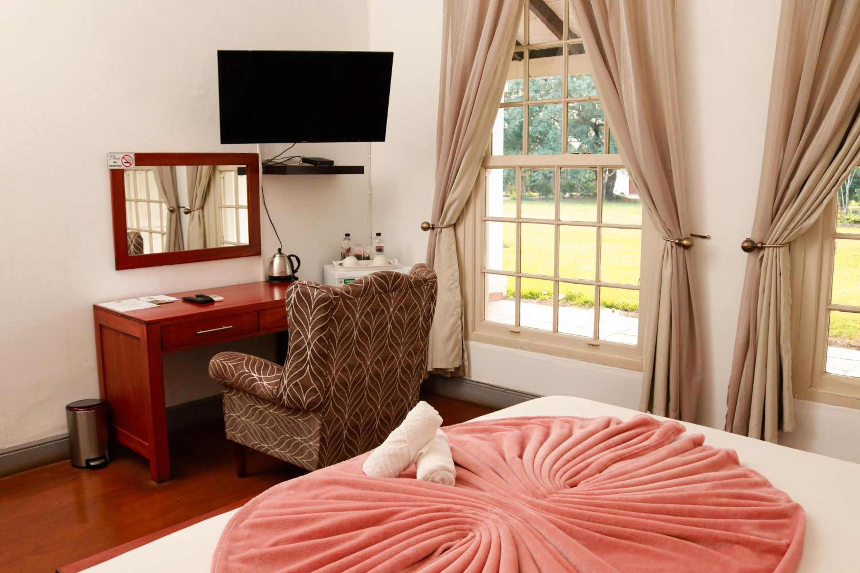 Double Room with Private Bathroom - Photo 9