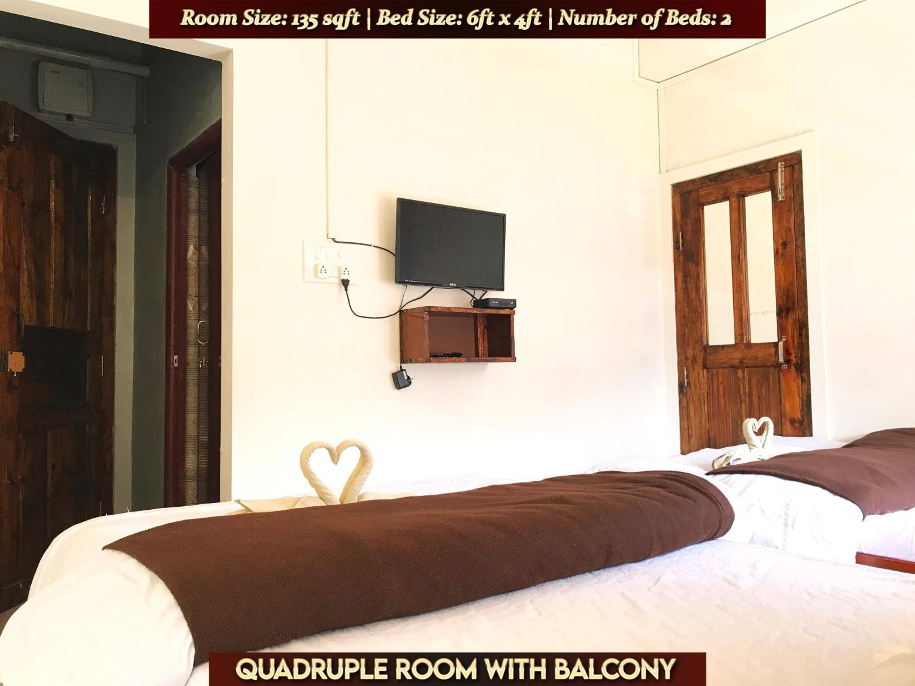 Quadruple Room with Balcony photo 2