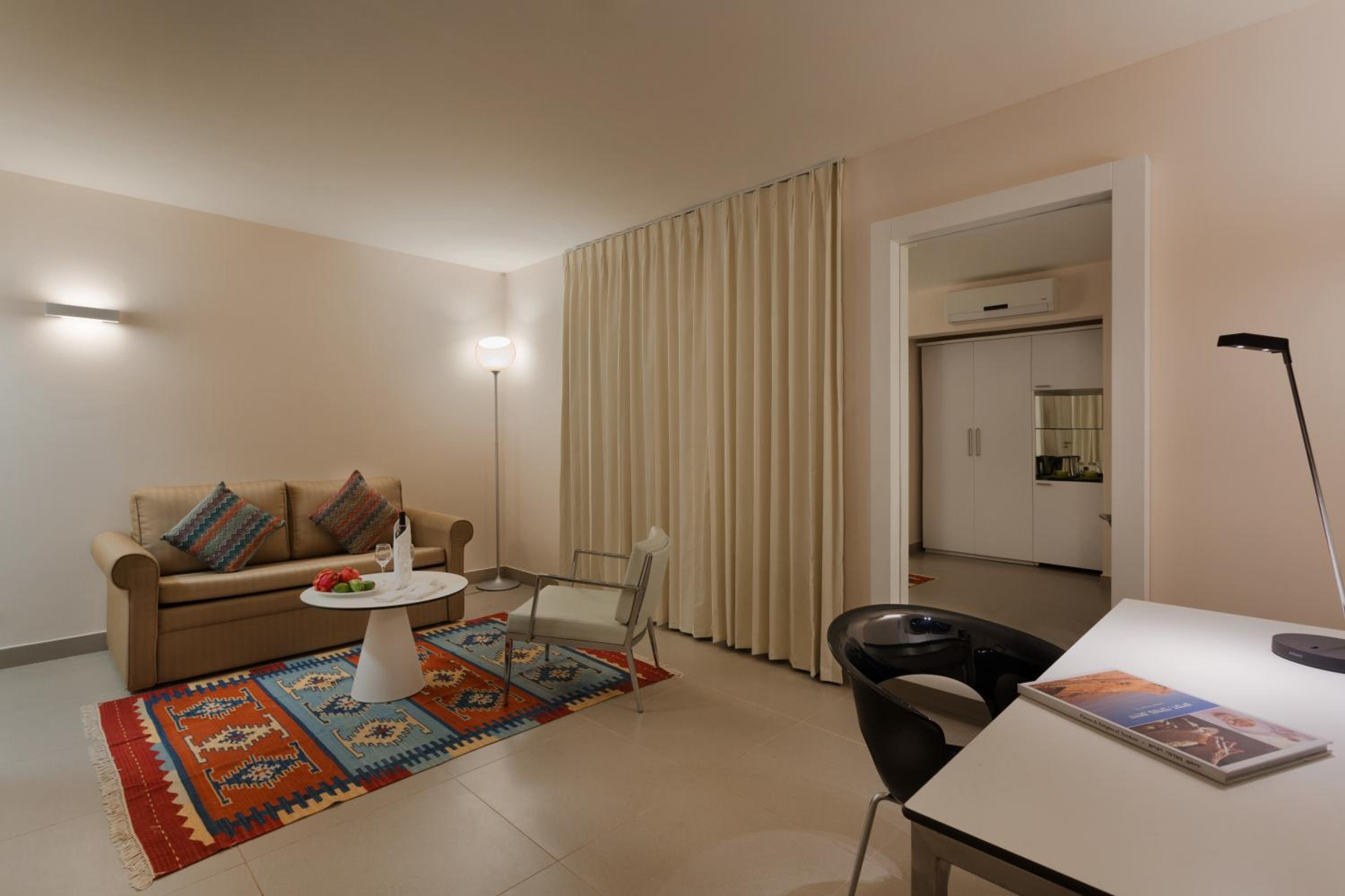 Deluxe Suite (2 Adults + 2 Children) - Photo 3