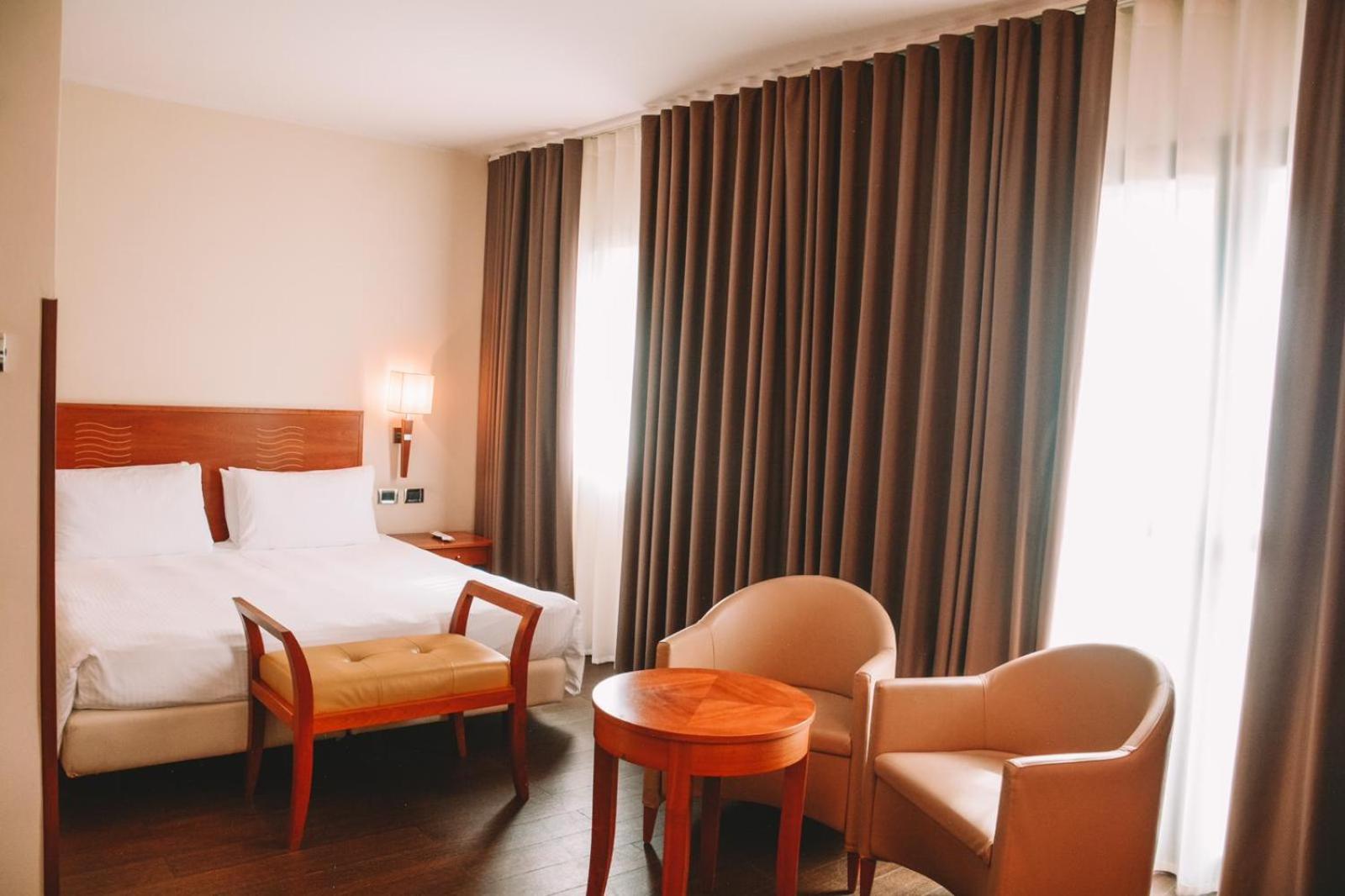 Classic Double or Twin Room - Photo 11