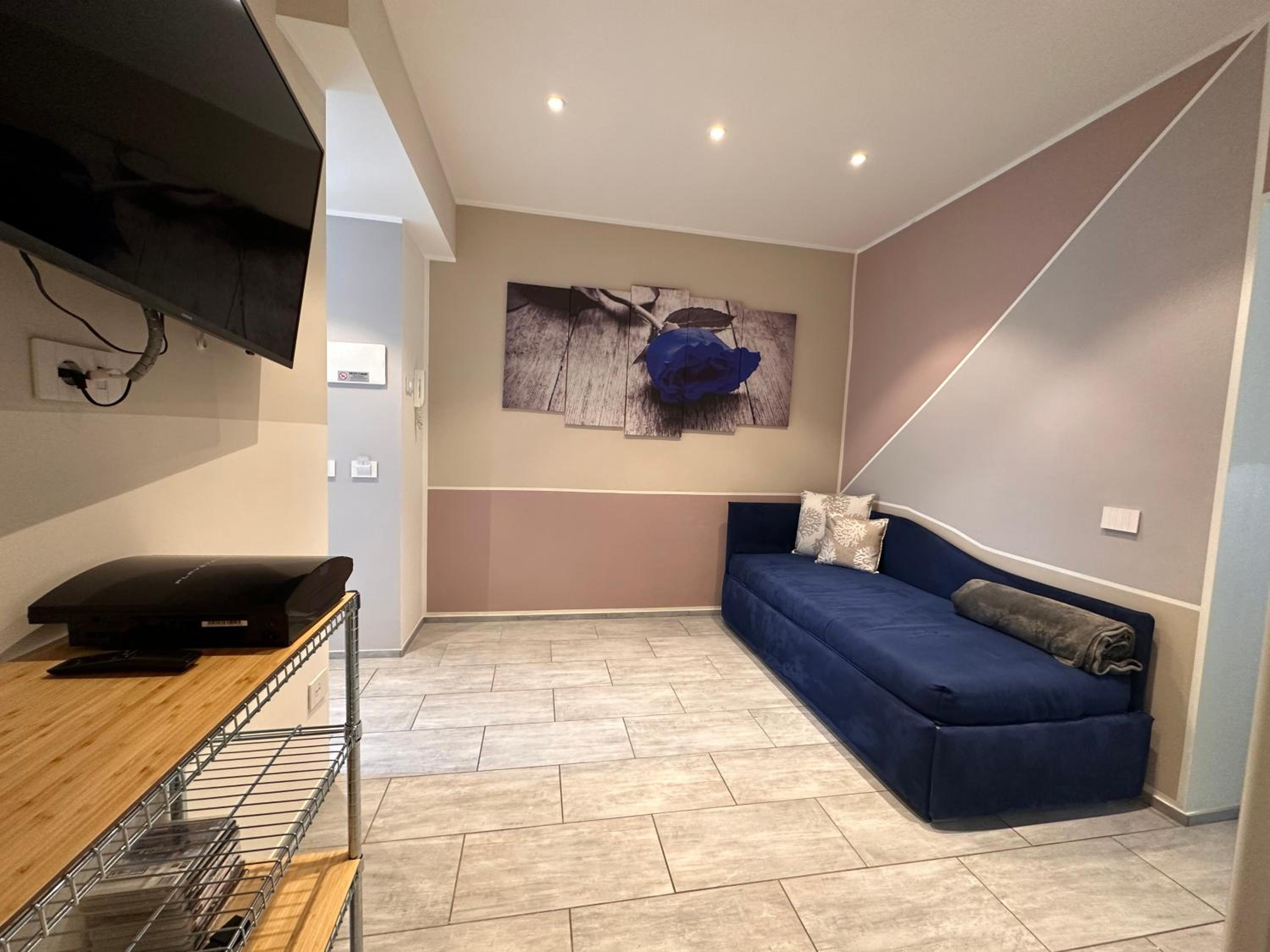 One-Bedroom Apartment - Photo 5