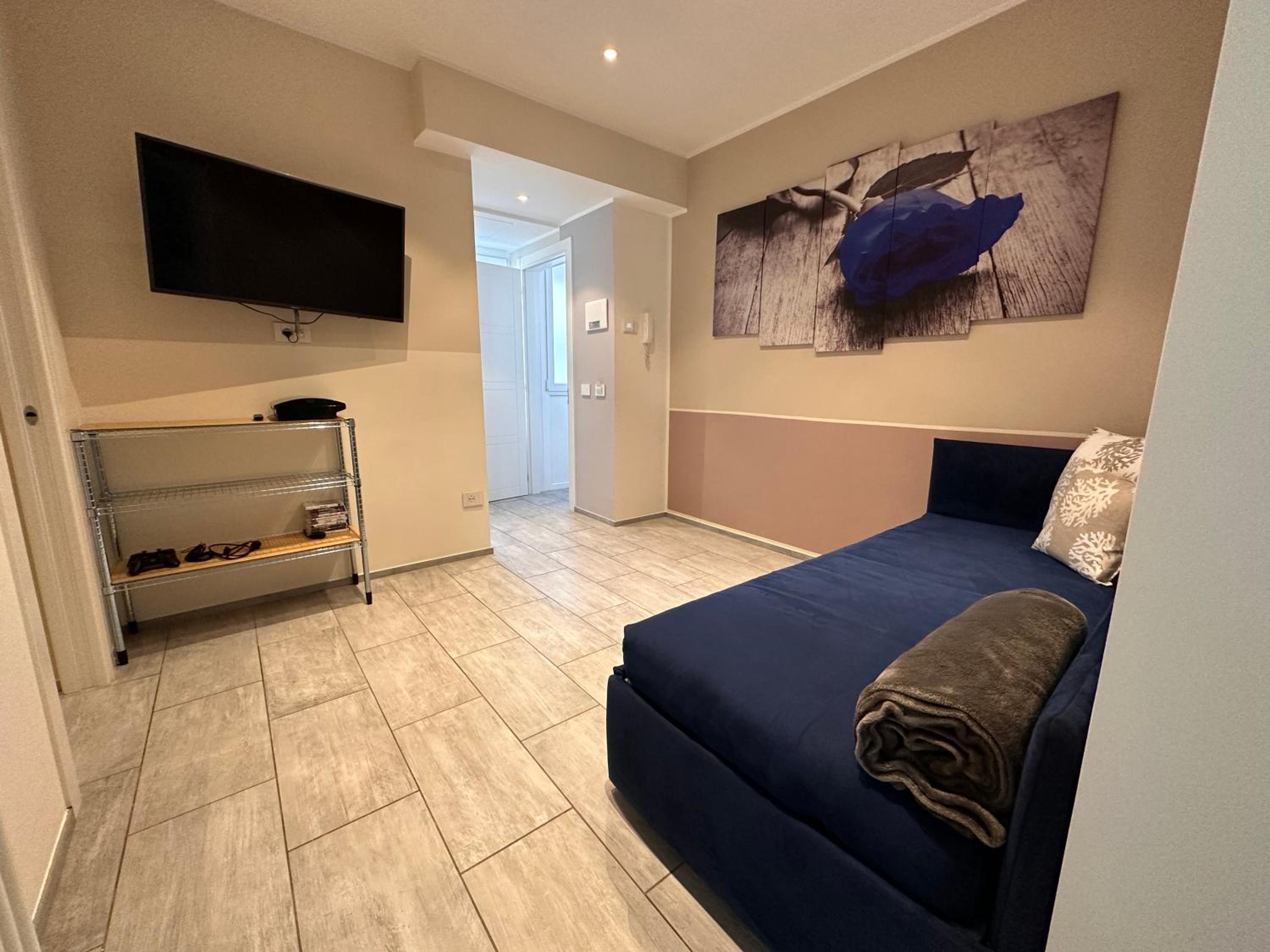One-Bedroom Apartment - Photo 6