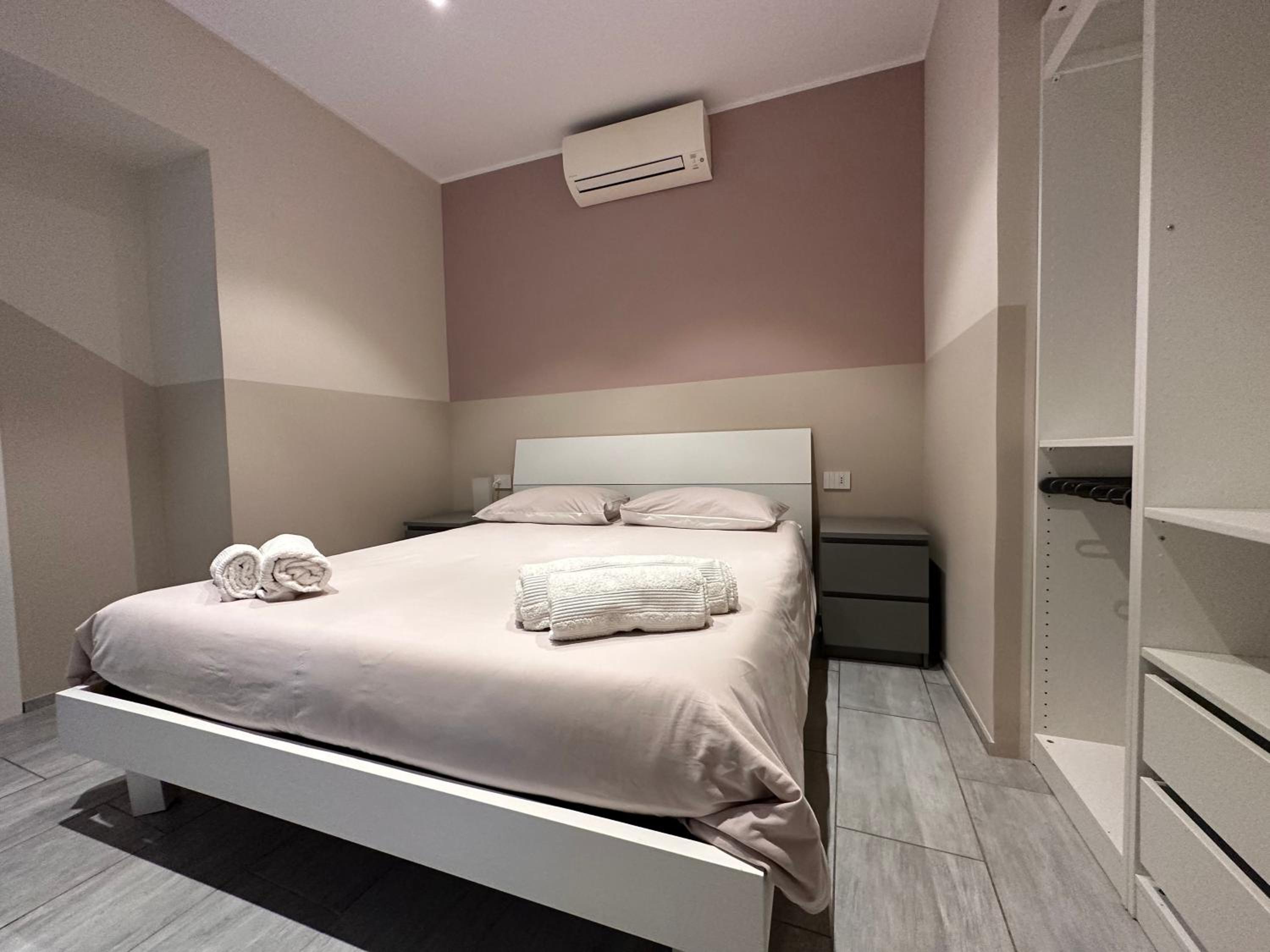 One-Bedroom Apartment - Photo 7