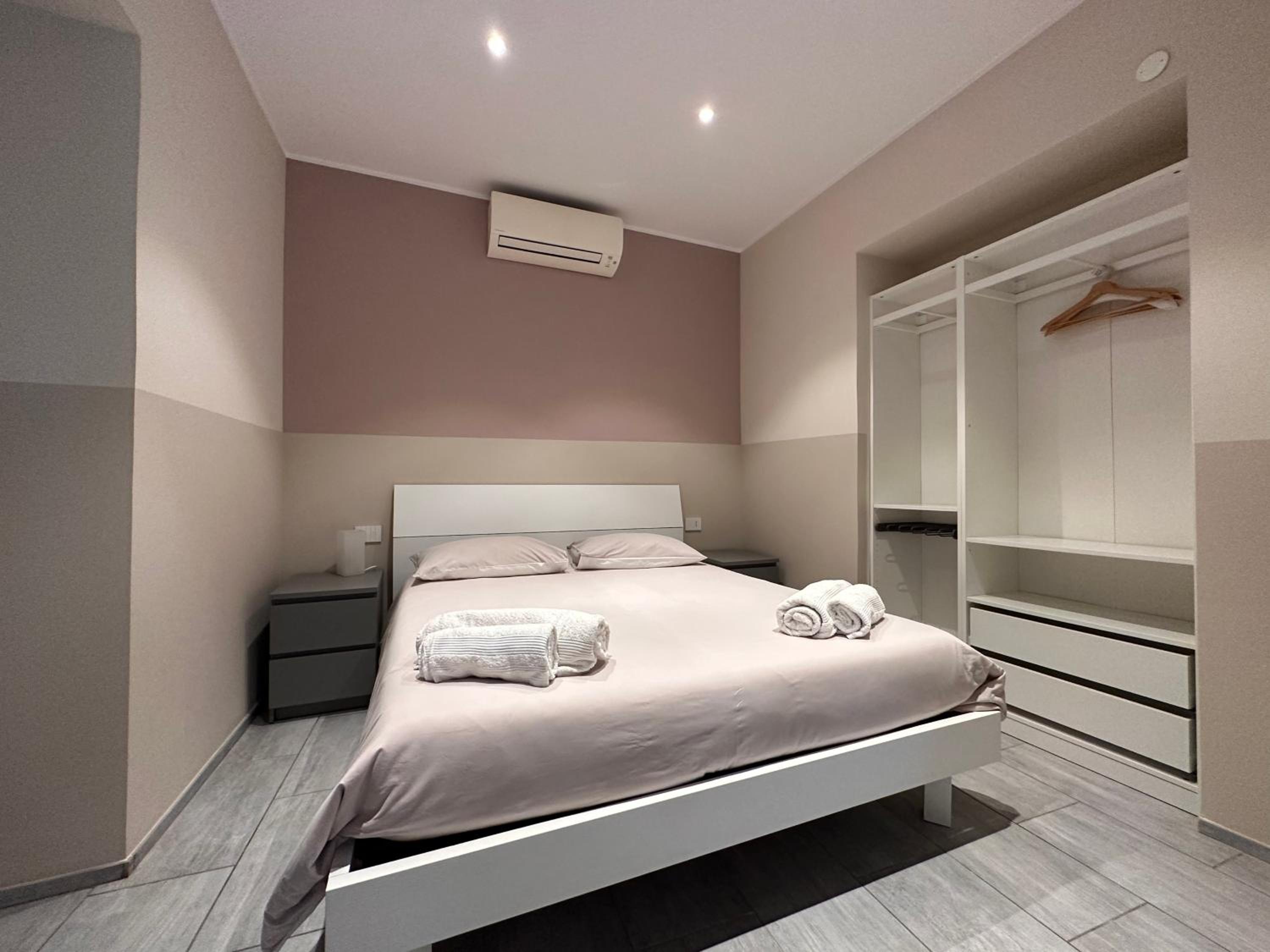 One-Bedroom Apartment - Photo 8