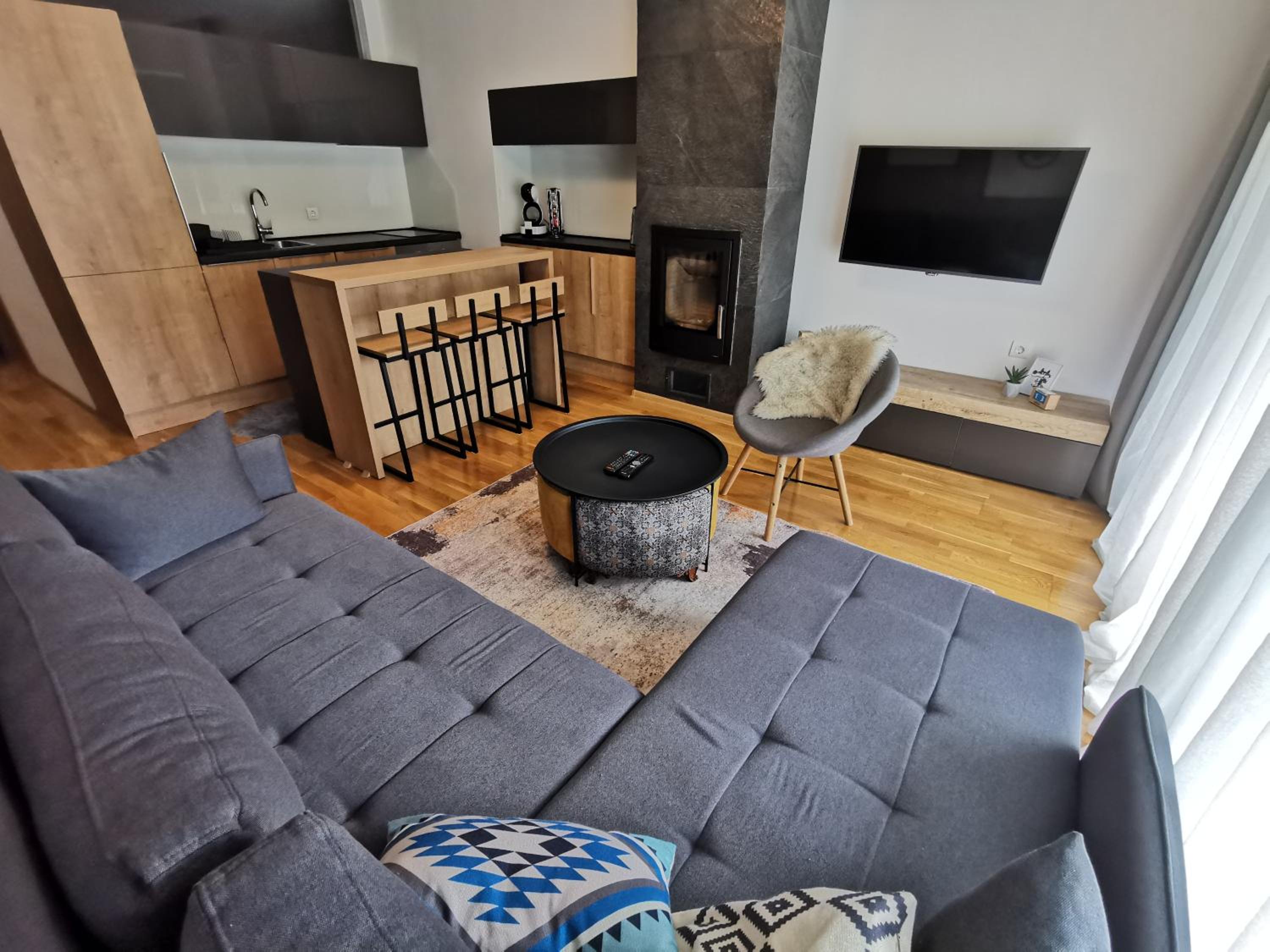 One-Bedroom Apartment photo 1