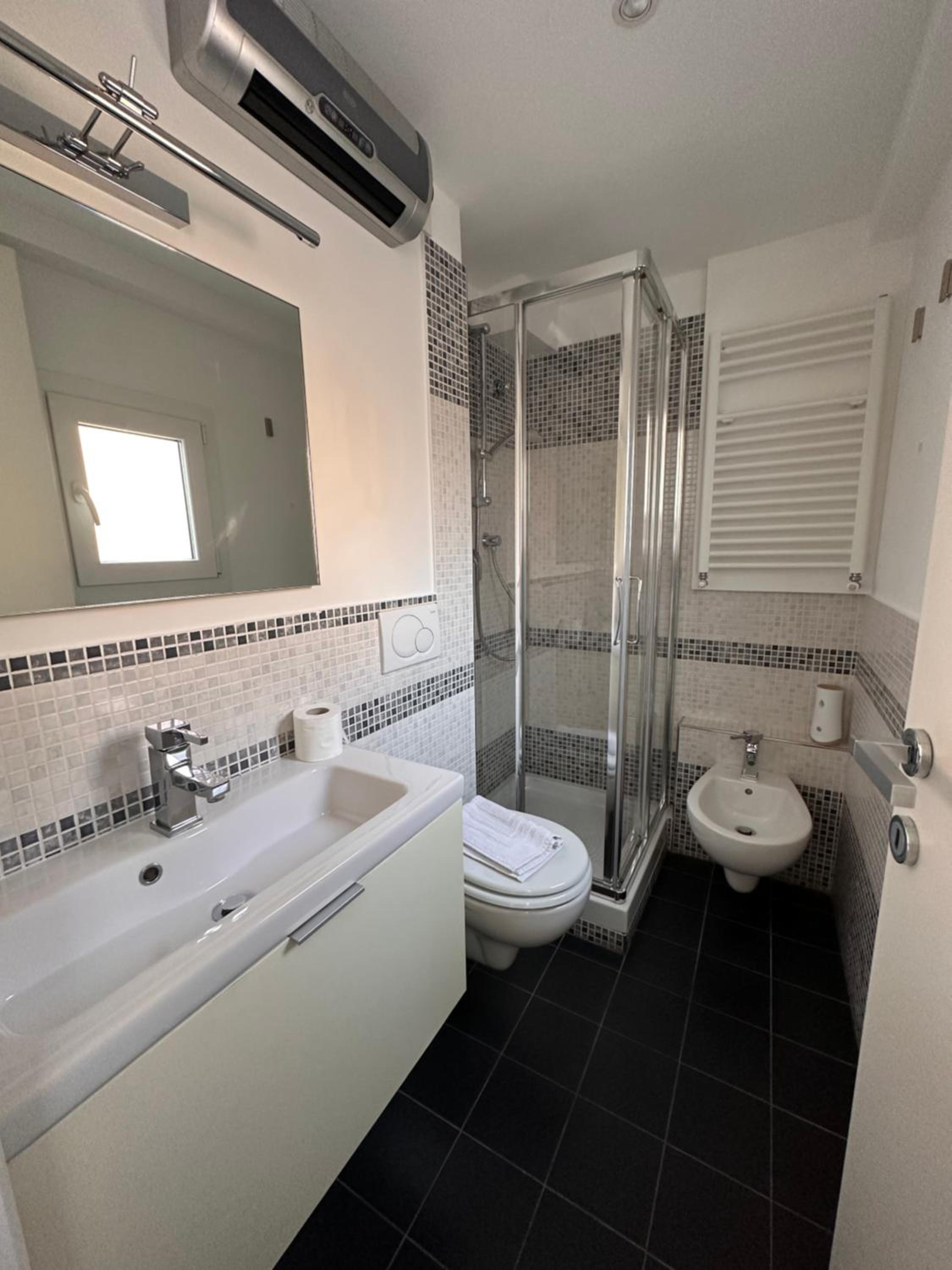 One-Bedroom Apartment - Photo 11