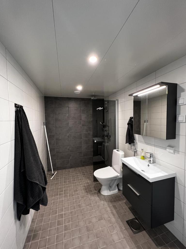 One-Bedroom Apartment - Photo 3