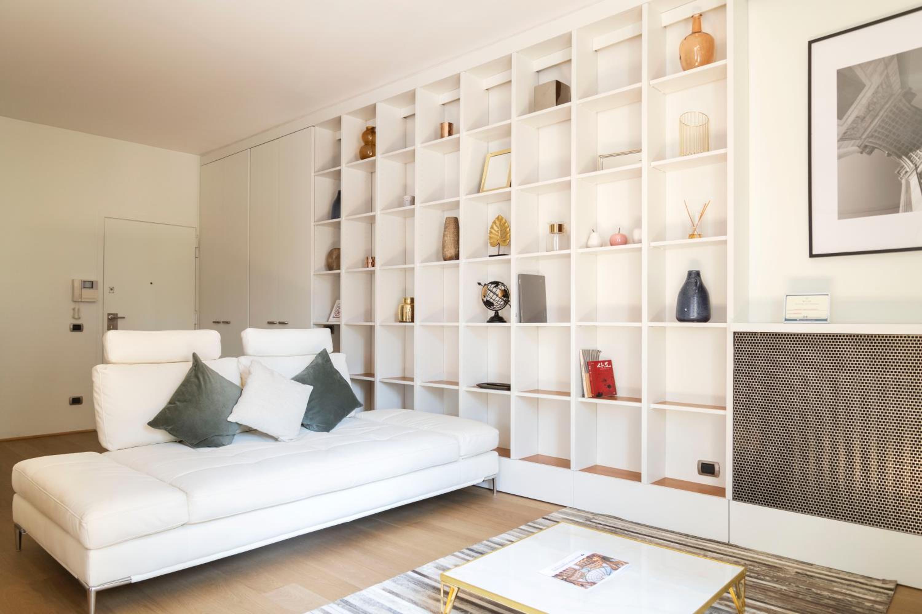 Two-Bedroom Apartment - Via Bergamini 3