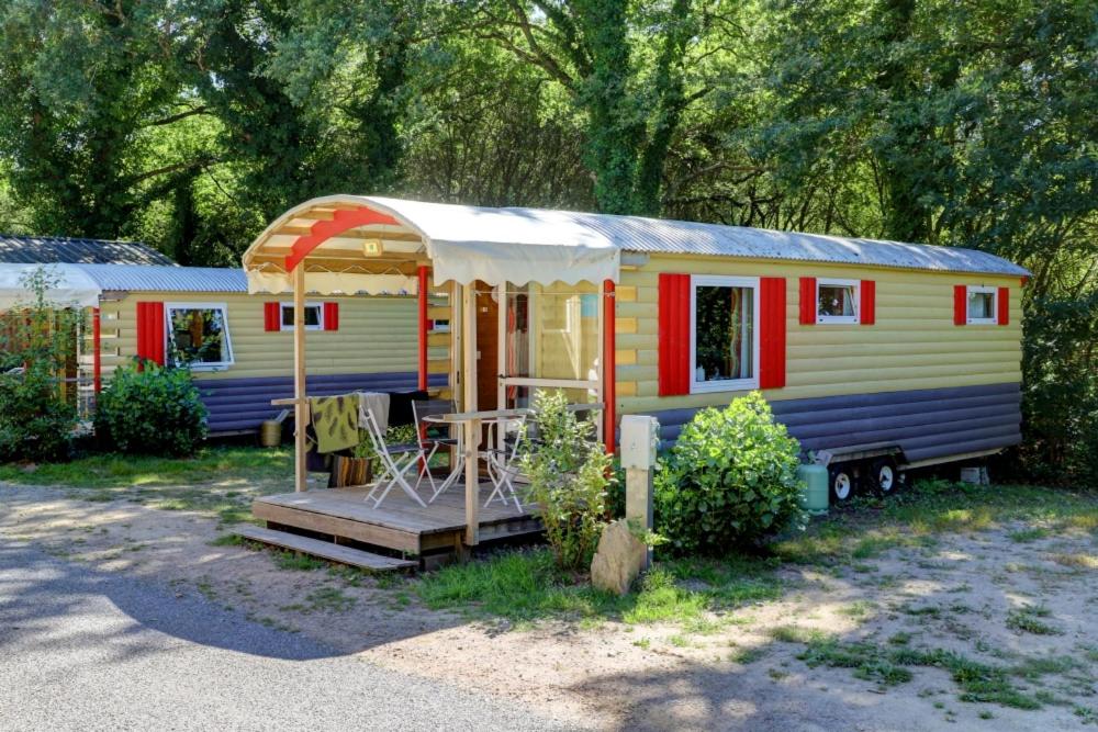 Wooden Caravan (4 Adults)  photo 1