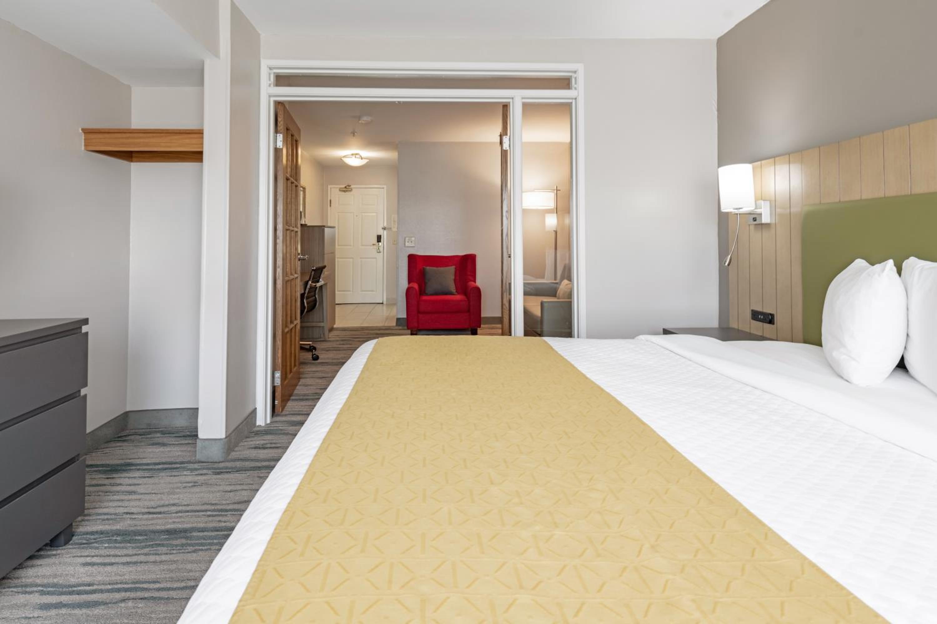 One-Bedroom King Suite with Sofa Bed - Non-Smoking photo 1