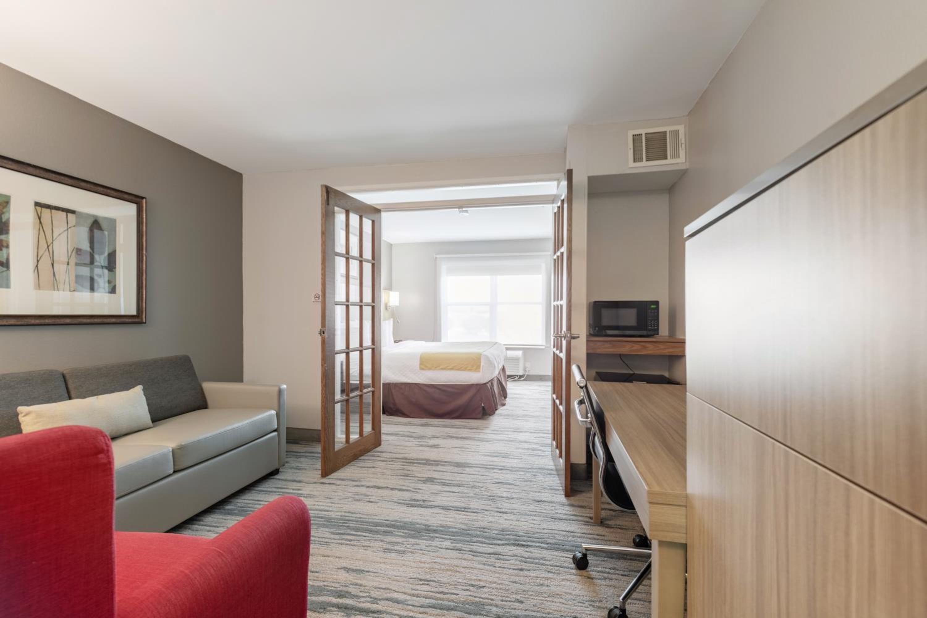 One-Bedroom King Suite with Sofa Bed - Non-Smoking photo 2