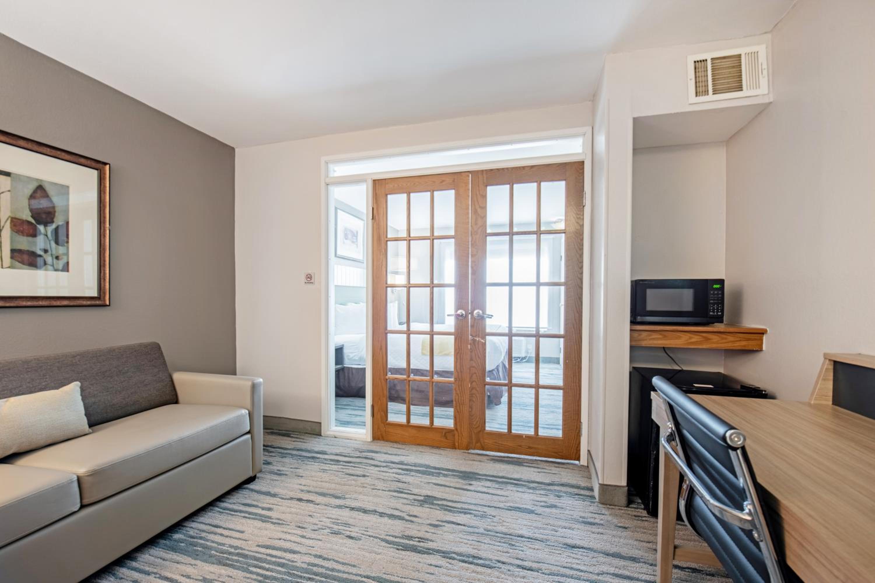 One-Bedroom King Suite with Sofa Bed - Non-Smoking photo 2