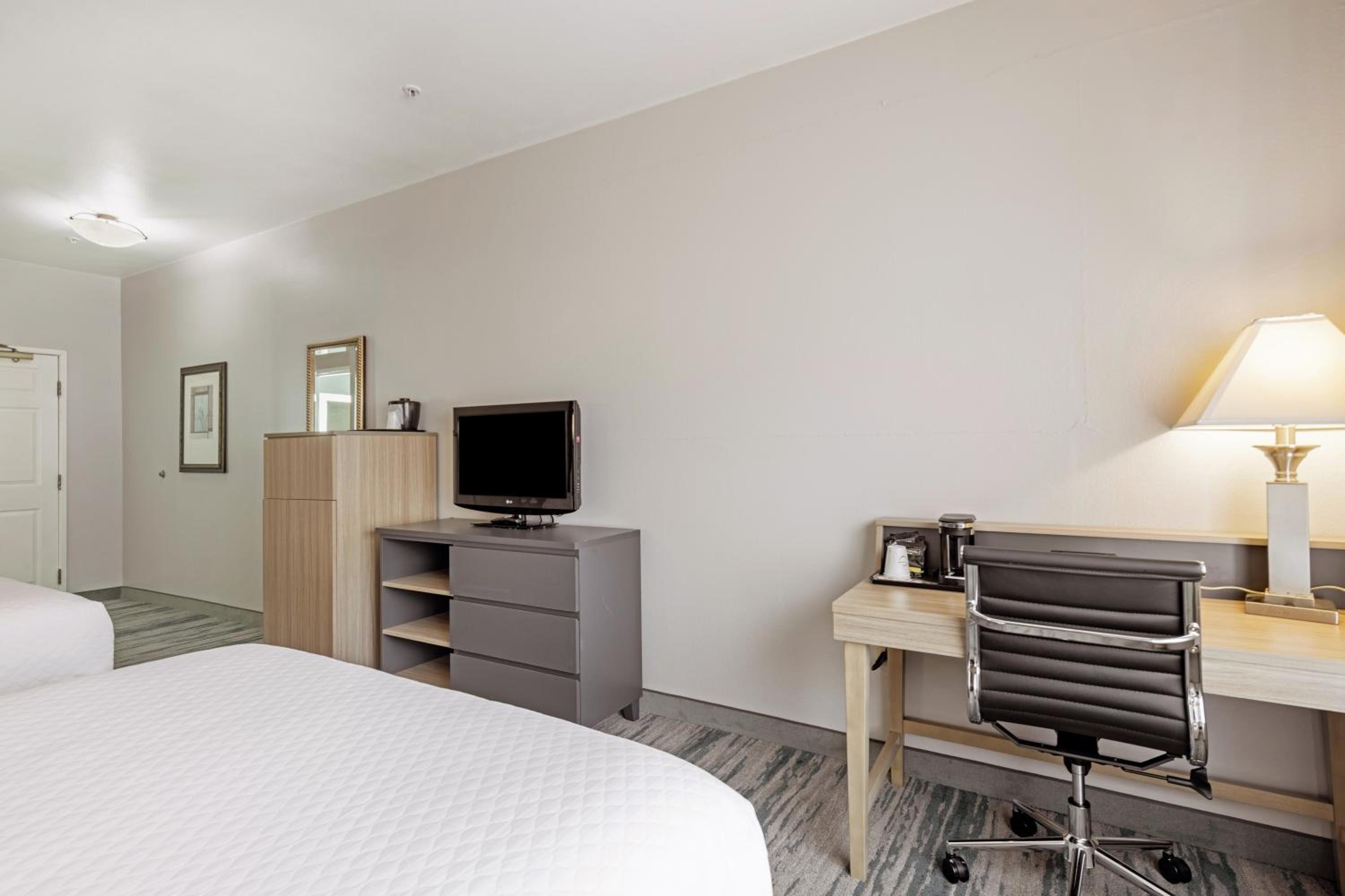 Queen Room with Two Queen Beds - Disability Access/Non-Smoking photo 1