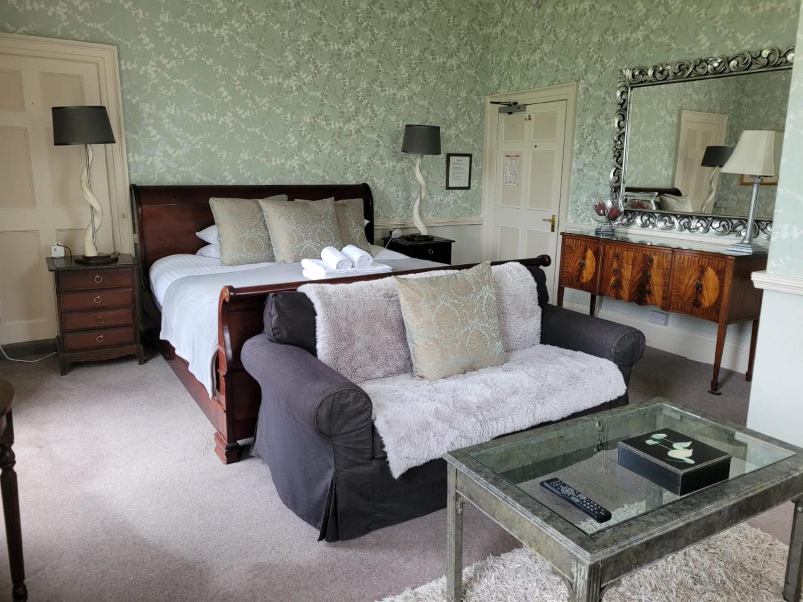 King Room Four Poster Bed photo 1