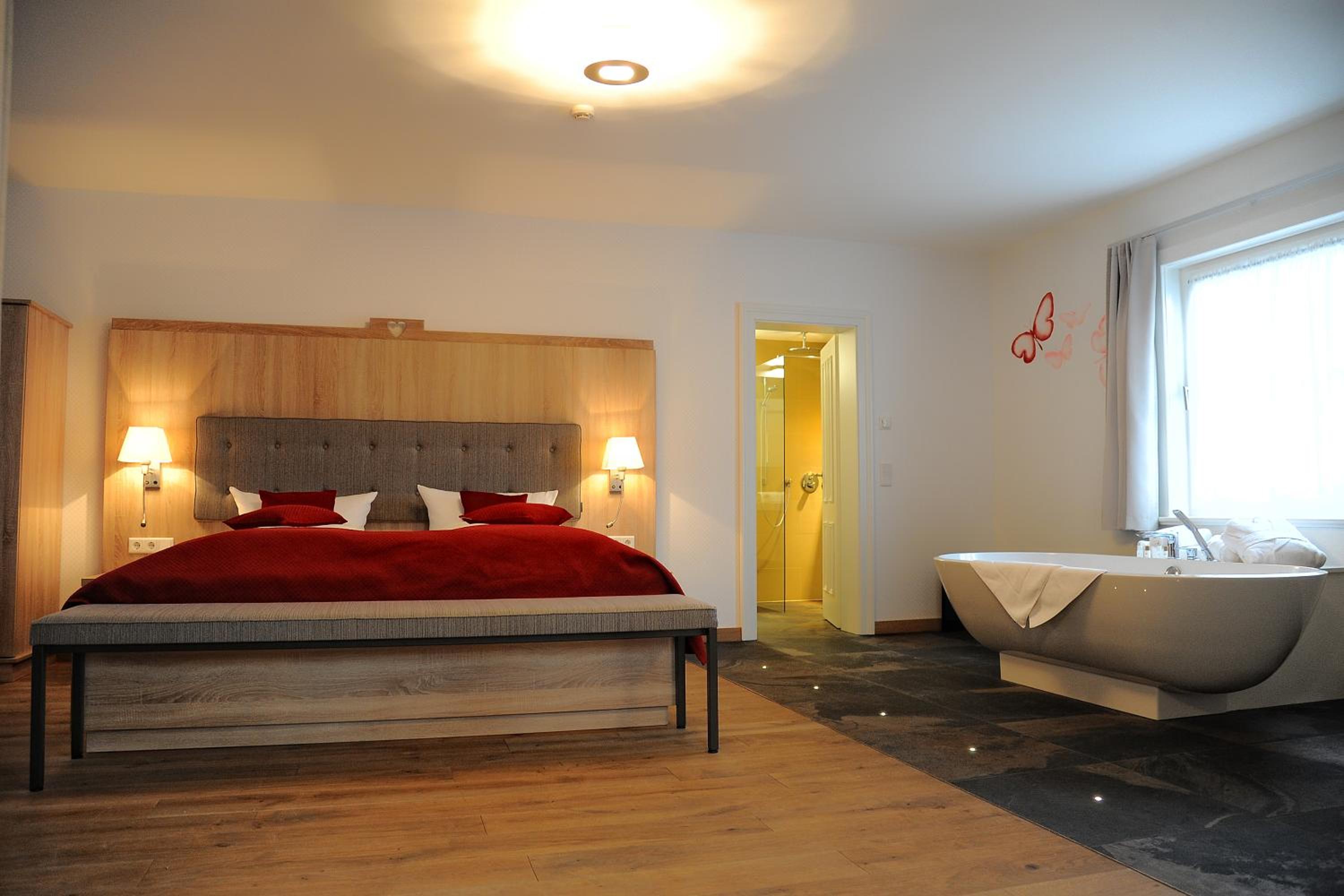 Bridal Suite - Photo 18