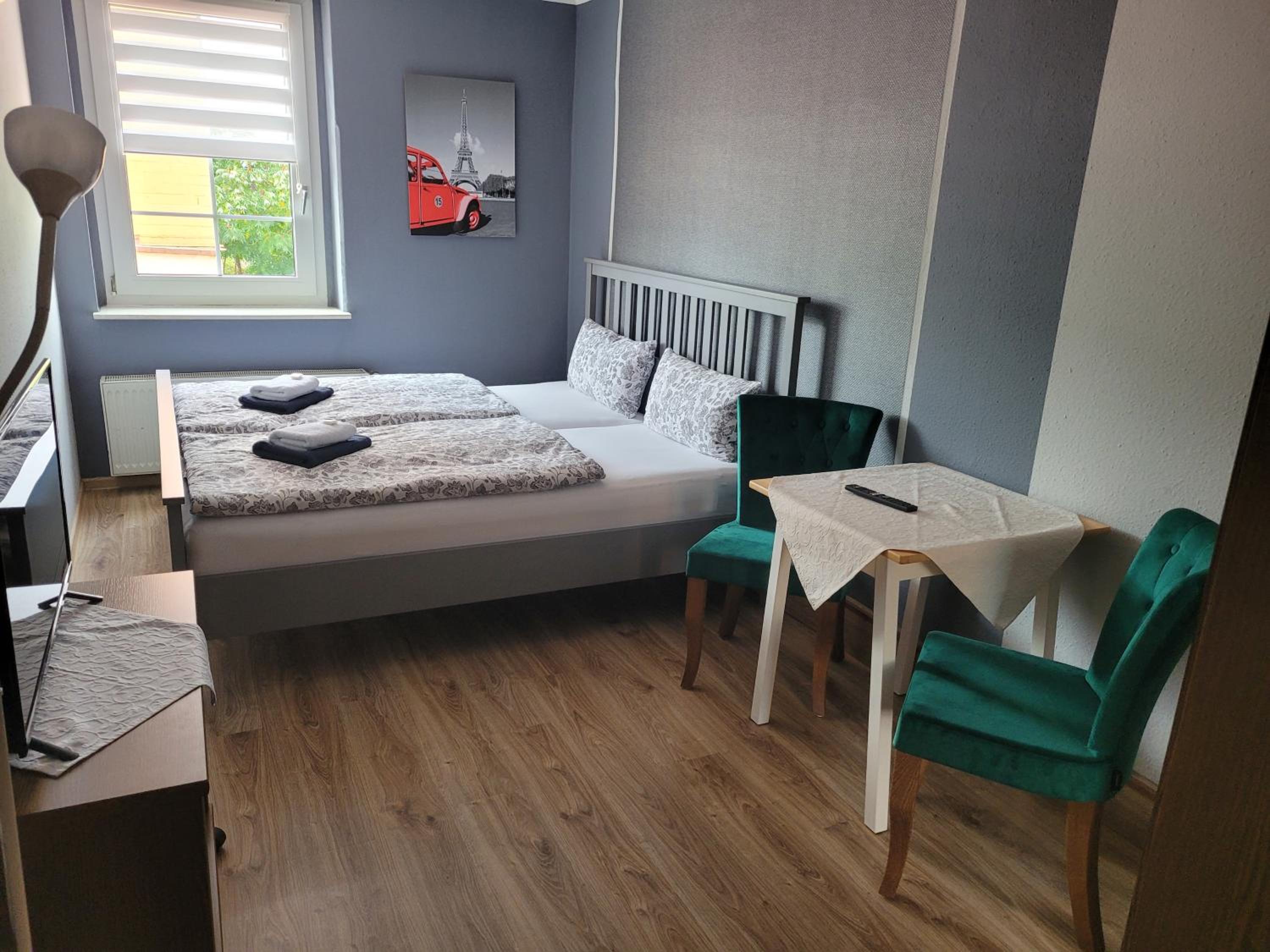 Double Room with Private Bathroom - Photo 4