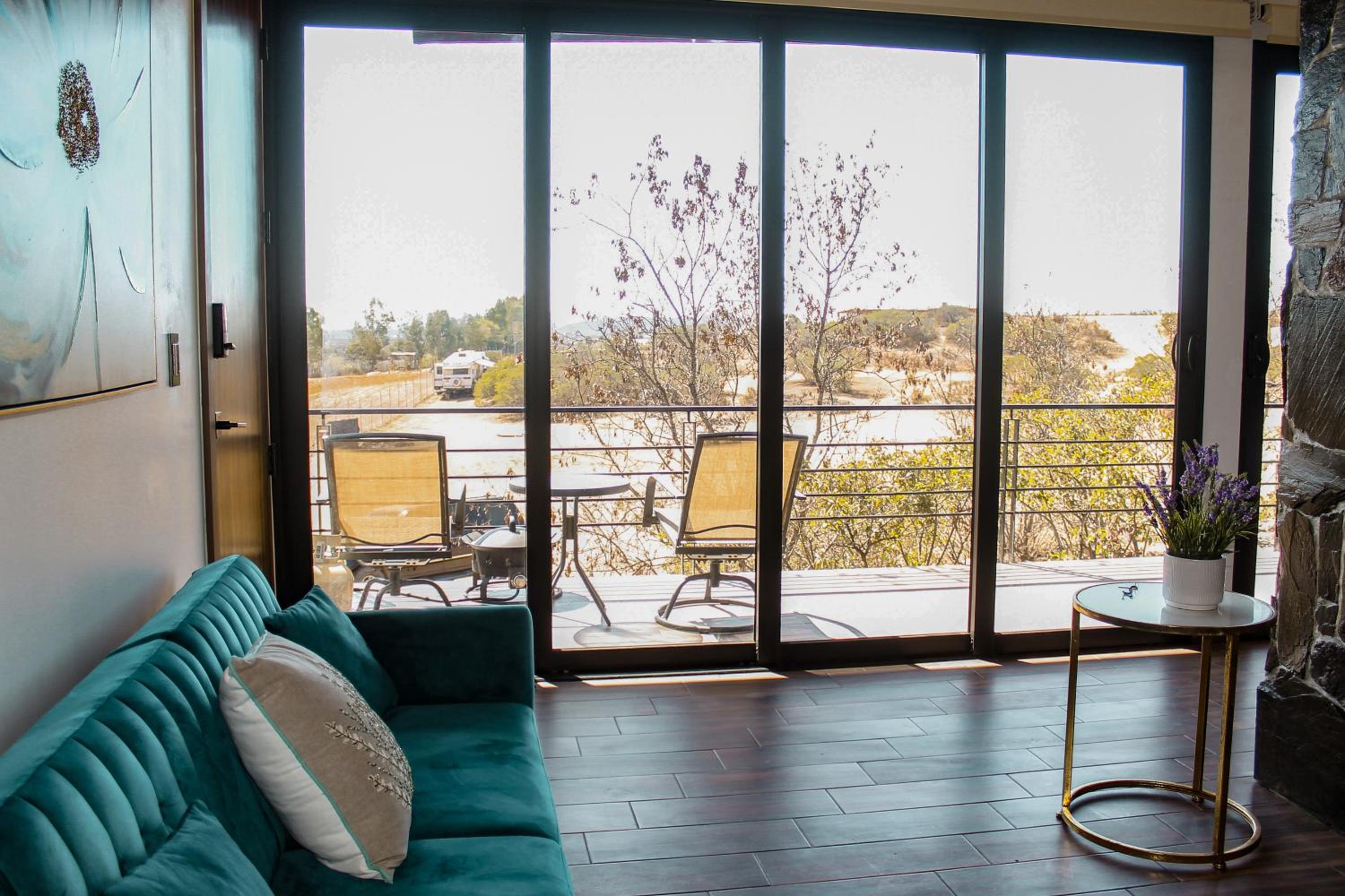 Junior Suite with Balcony - Photo 7