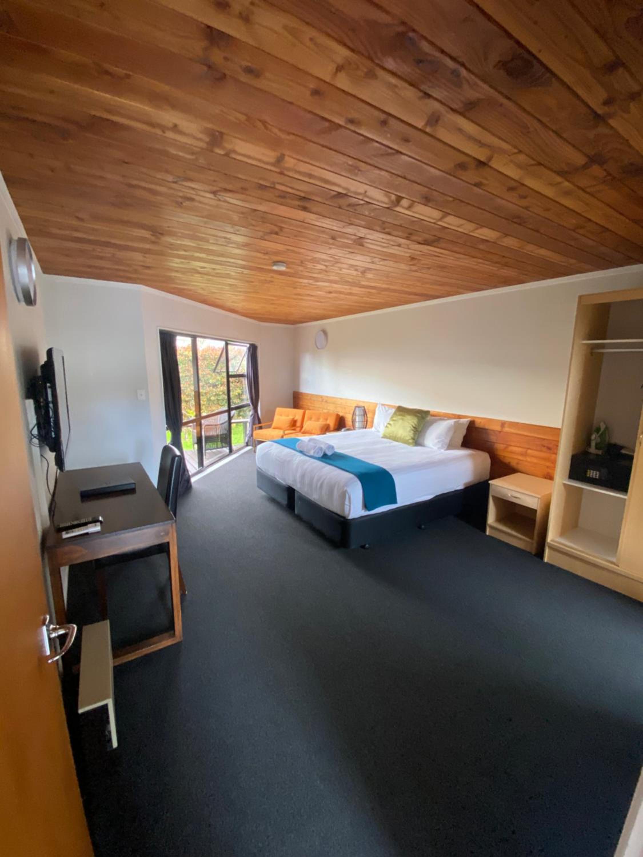 Standard King Room photo 3