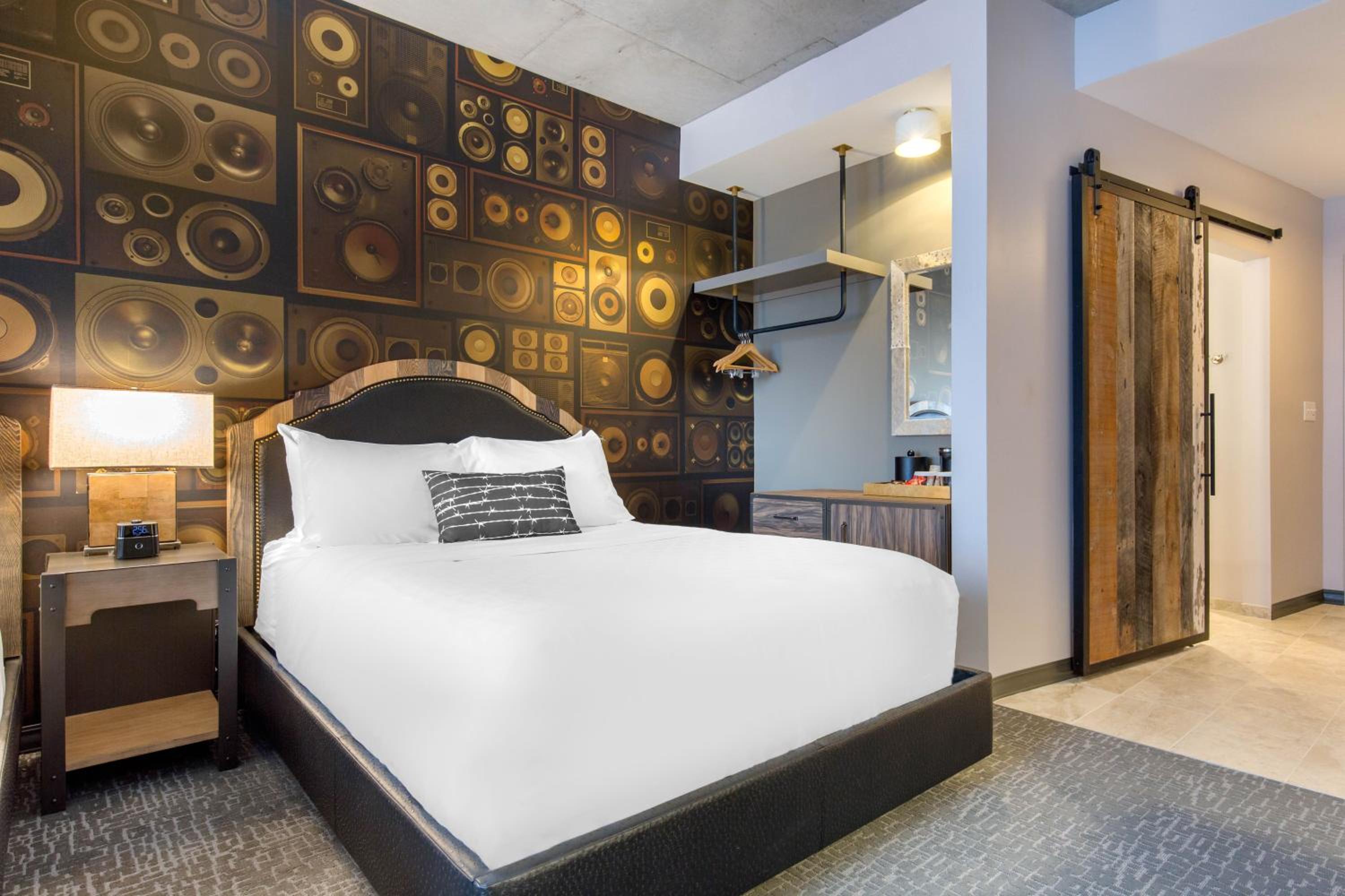 King Room Higher Floor photo 2