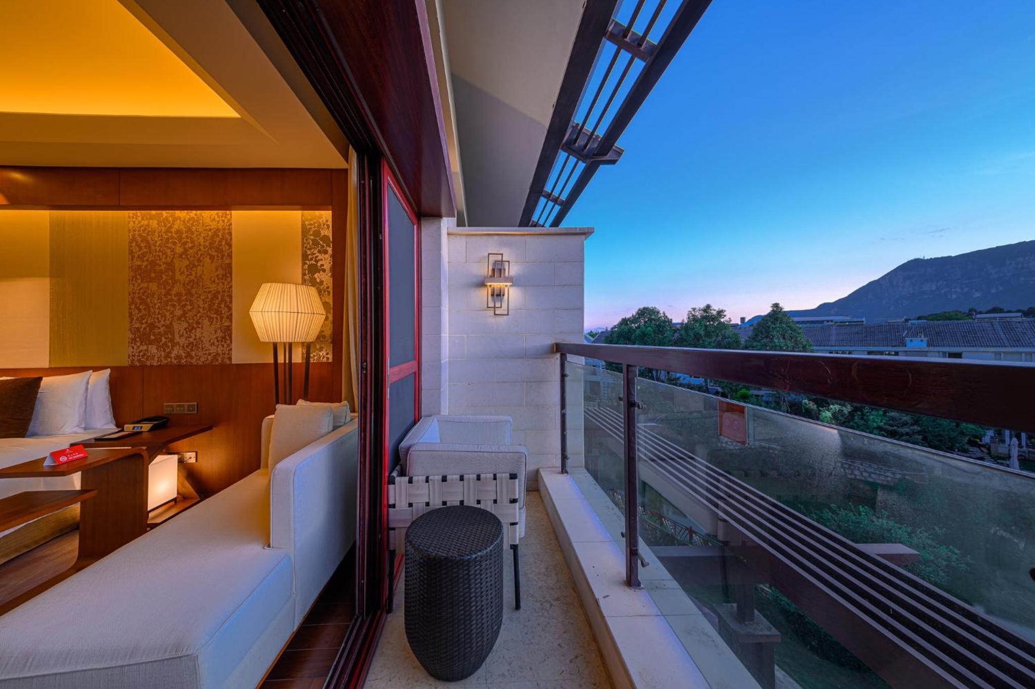 King Room with Mountain View