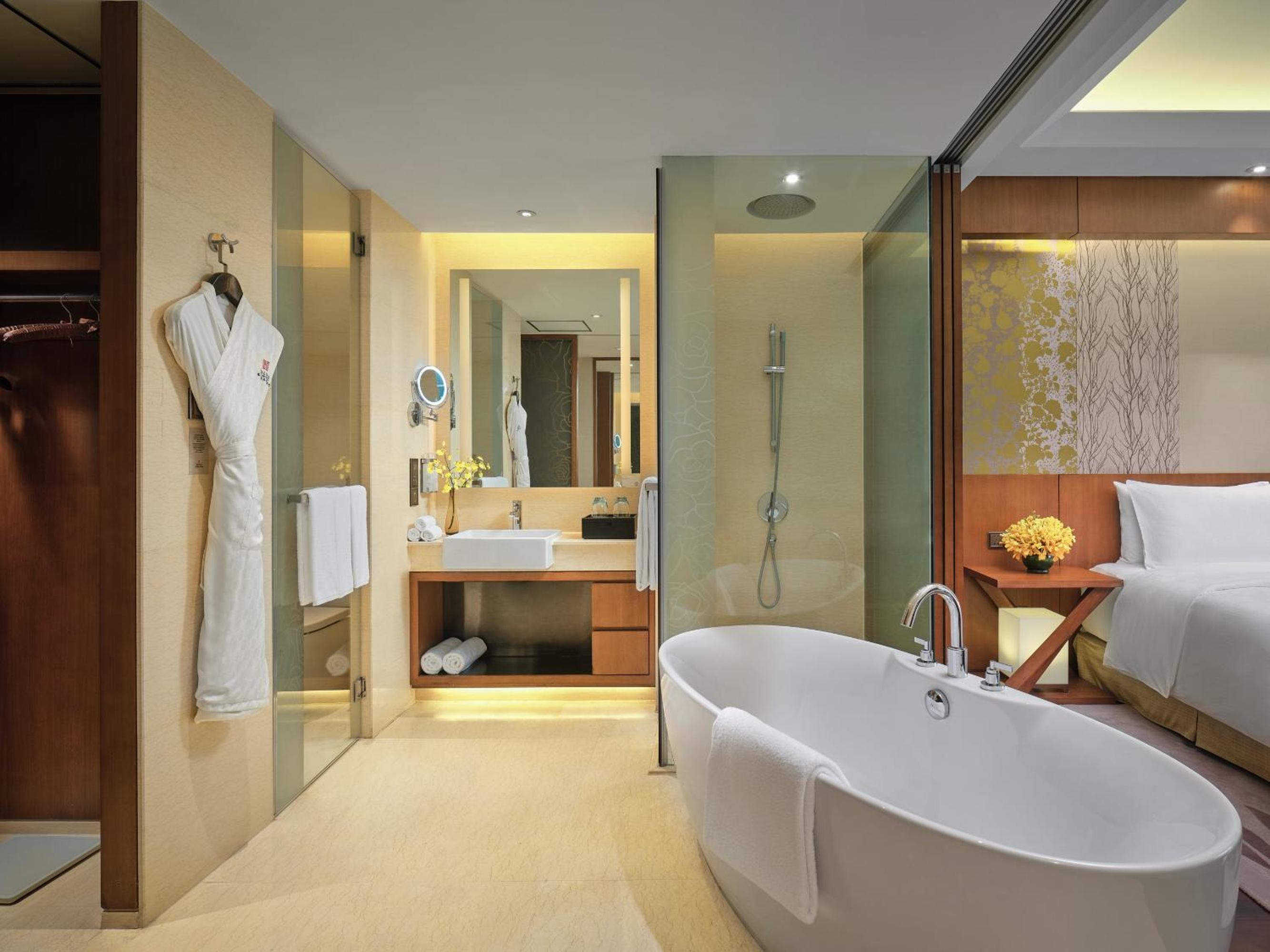Standard King Room with Garden View and Lounge Access