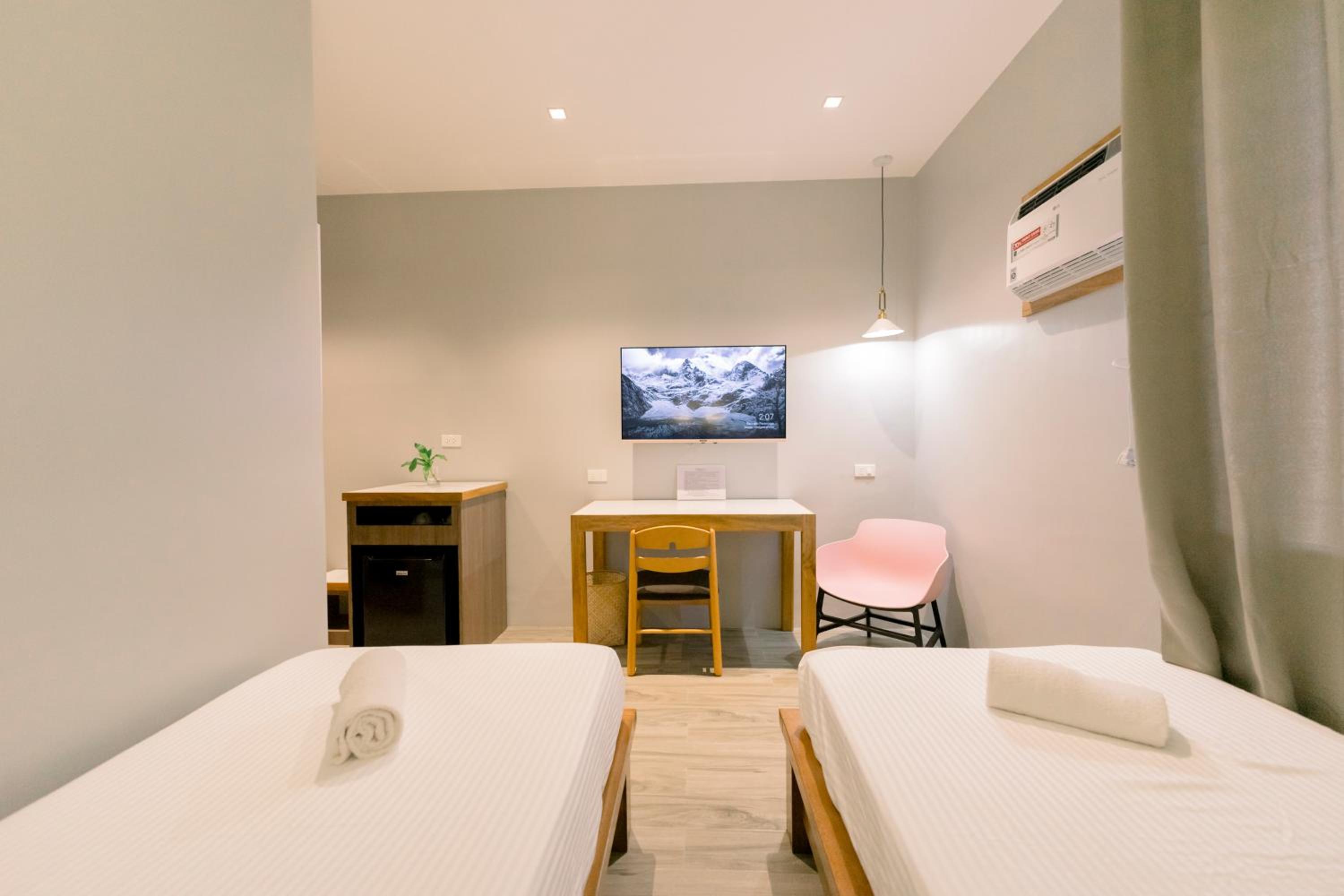 Deluxe Twin Room - Photo 9