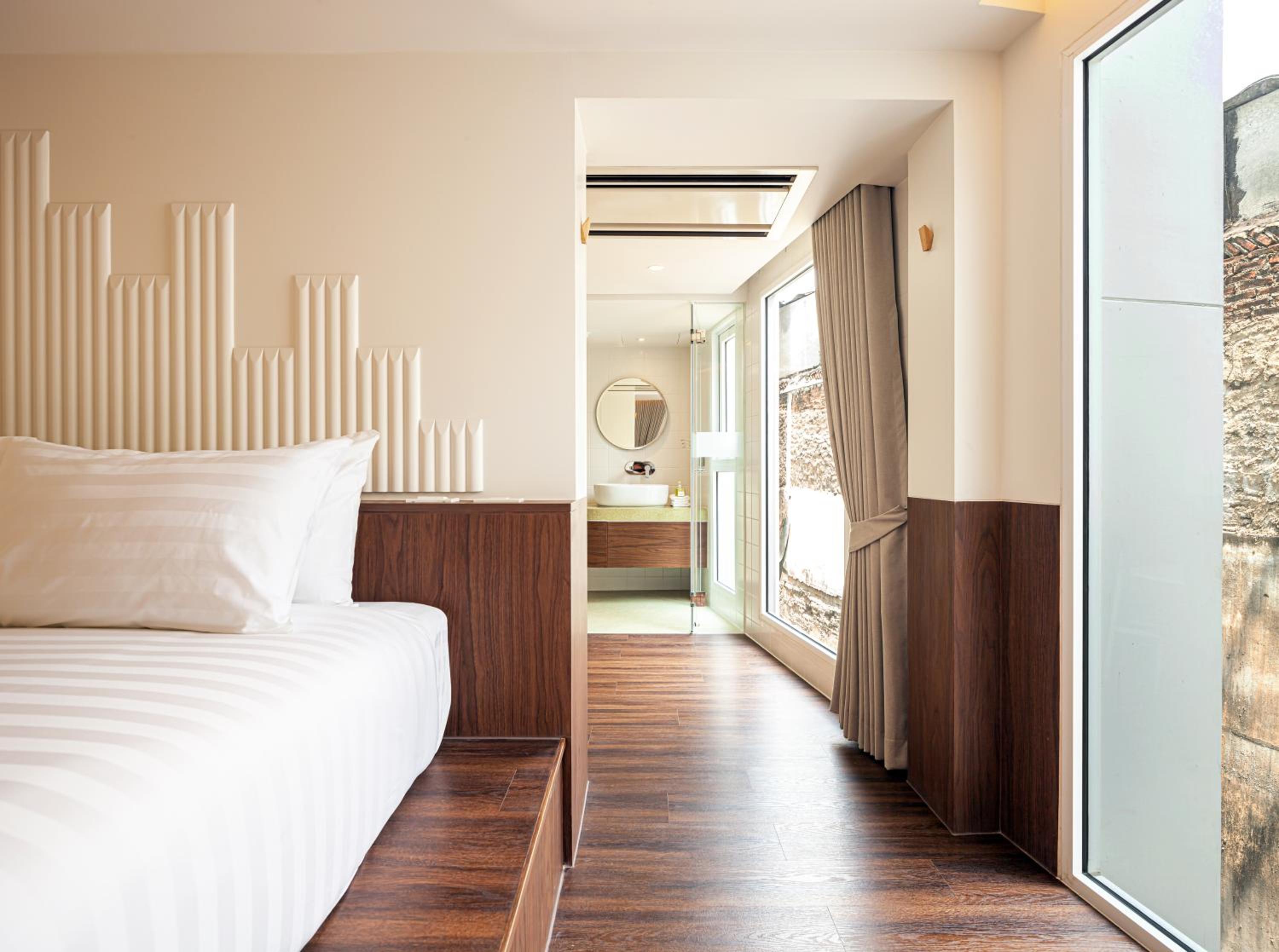 Deluxe King Room photo 3