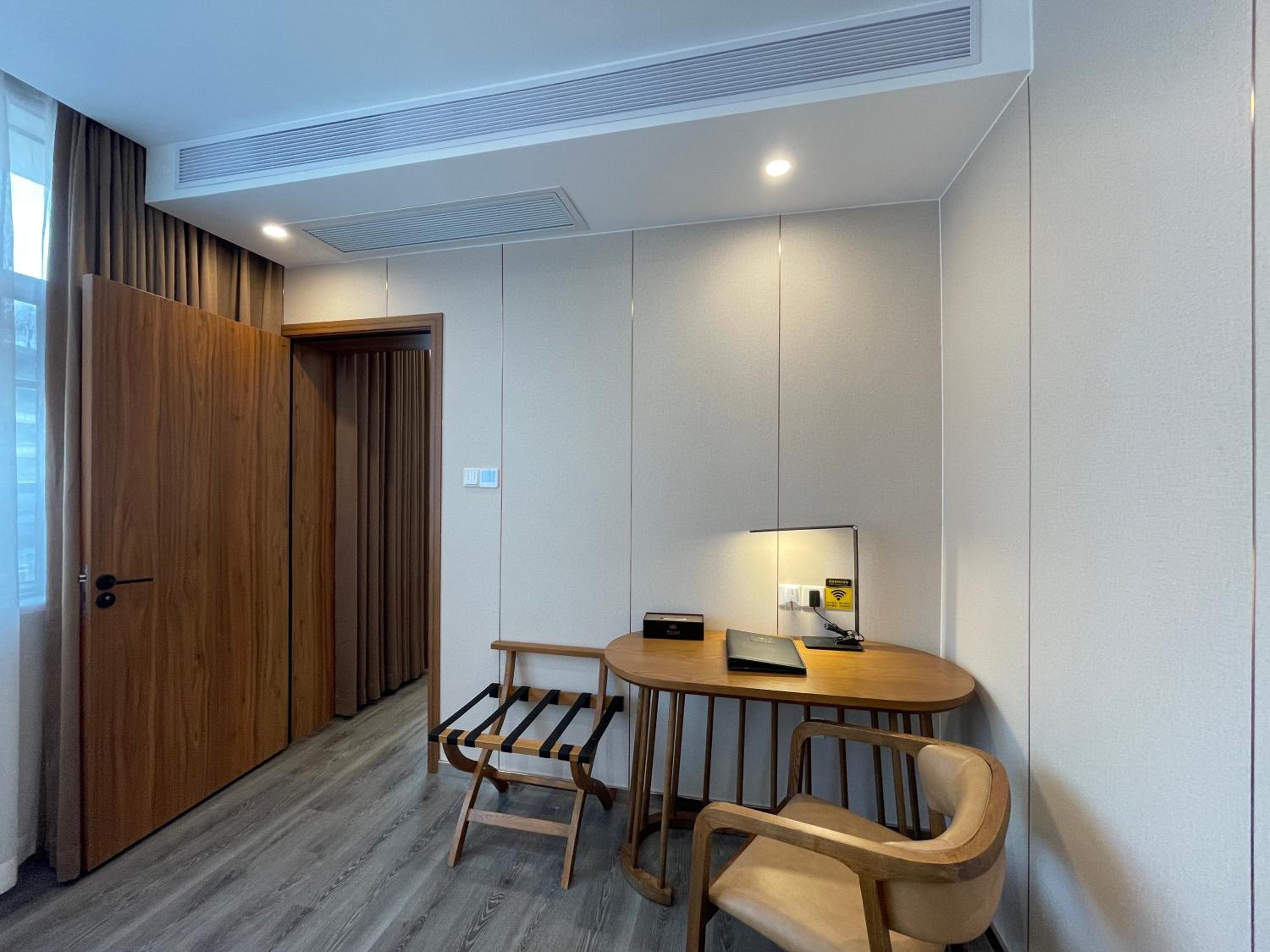 Business Suite - Photo 3