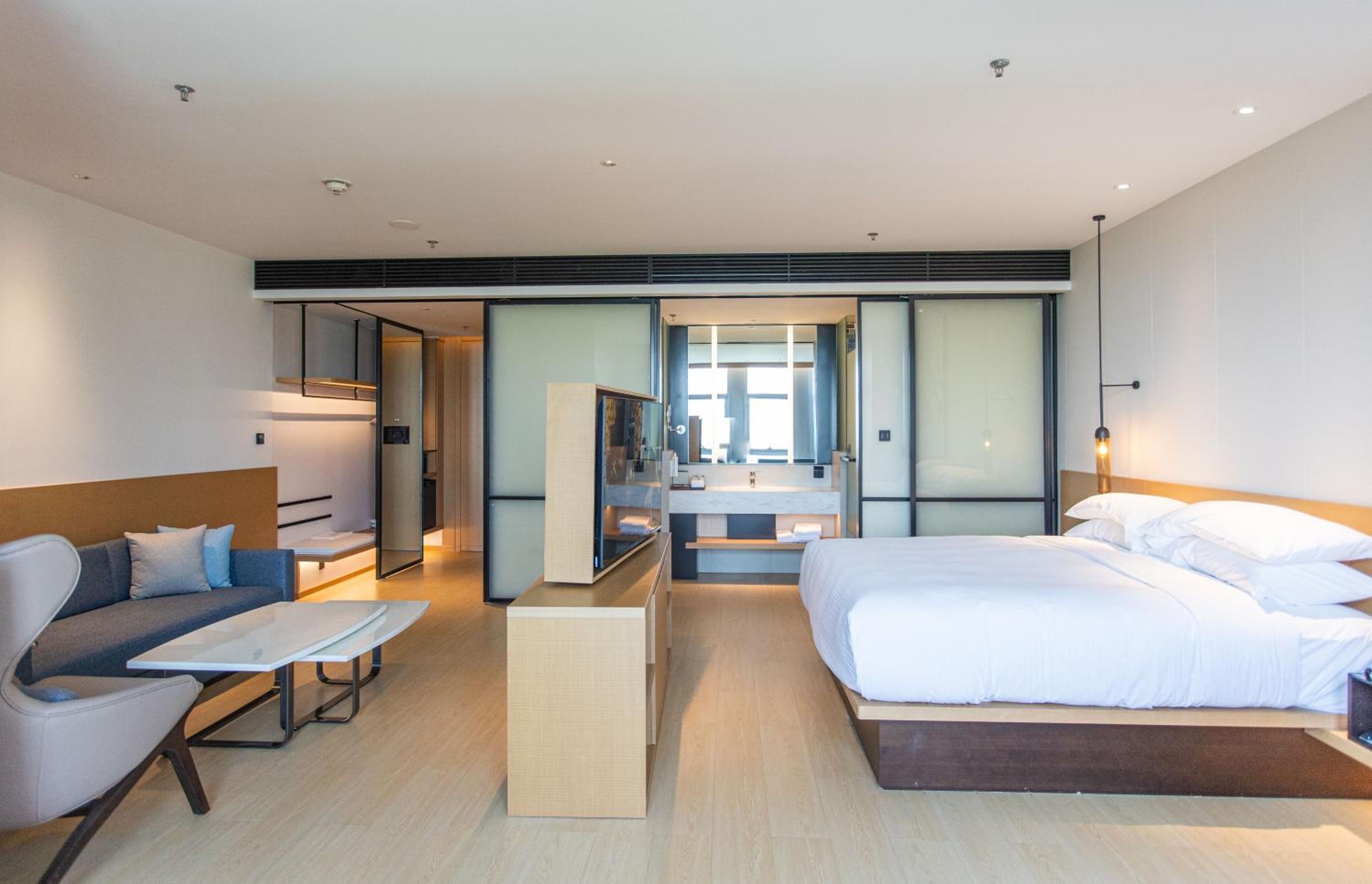 One-Bedroom Family Suite - Photo 4