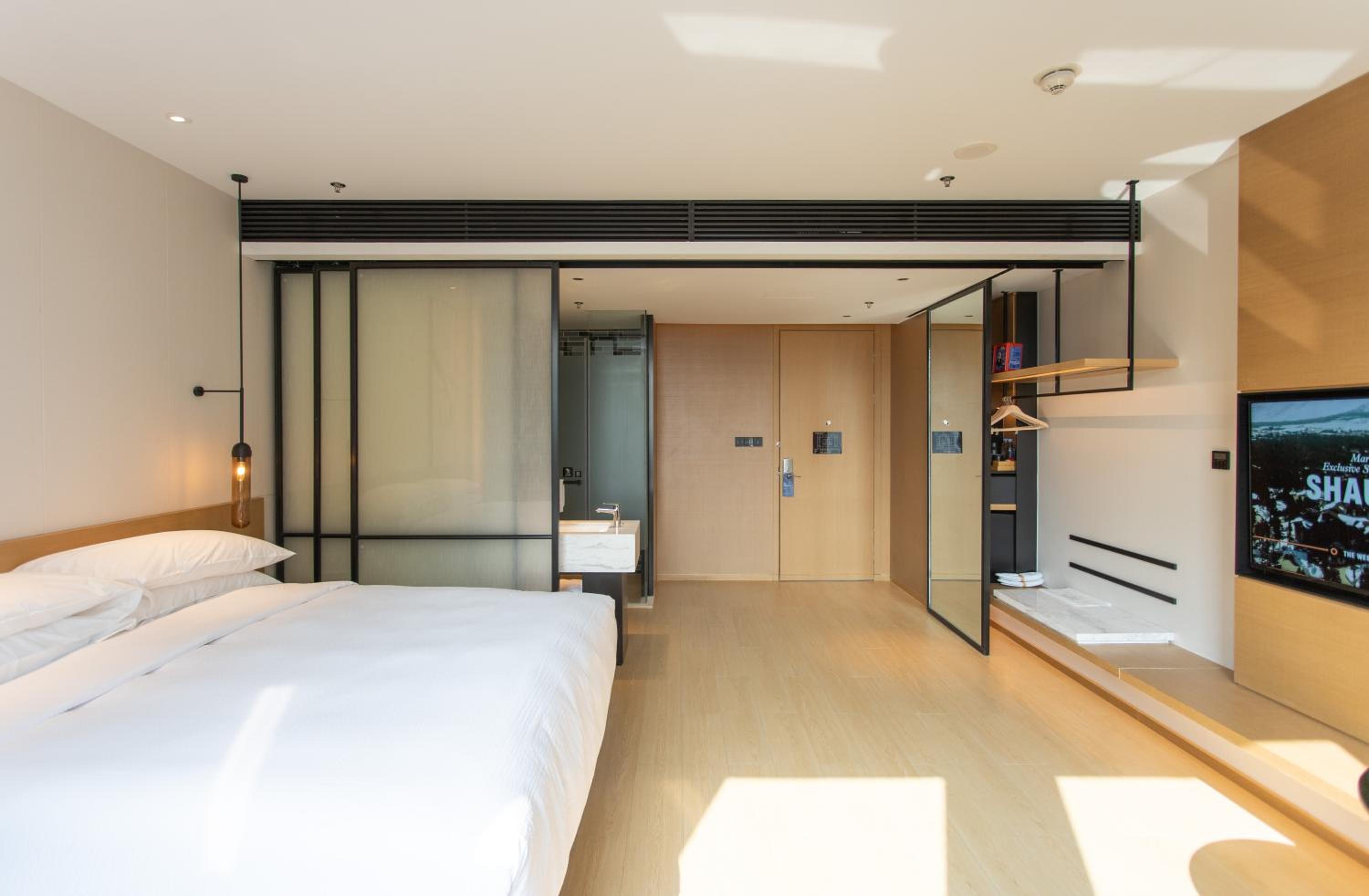 Superior King Room - Photo 3