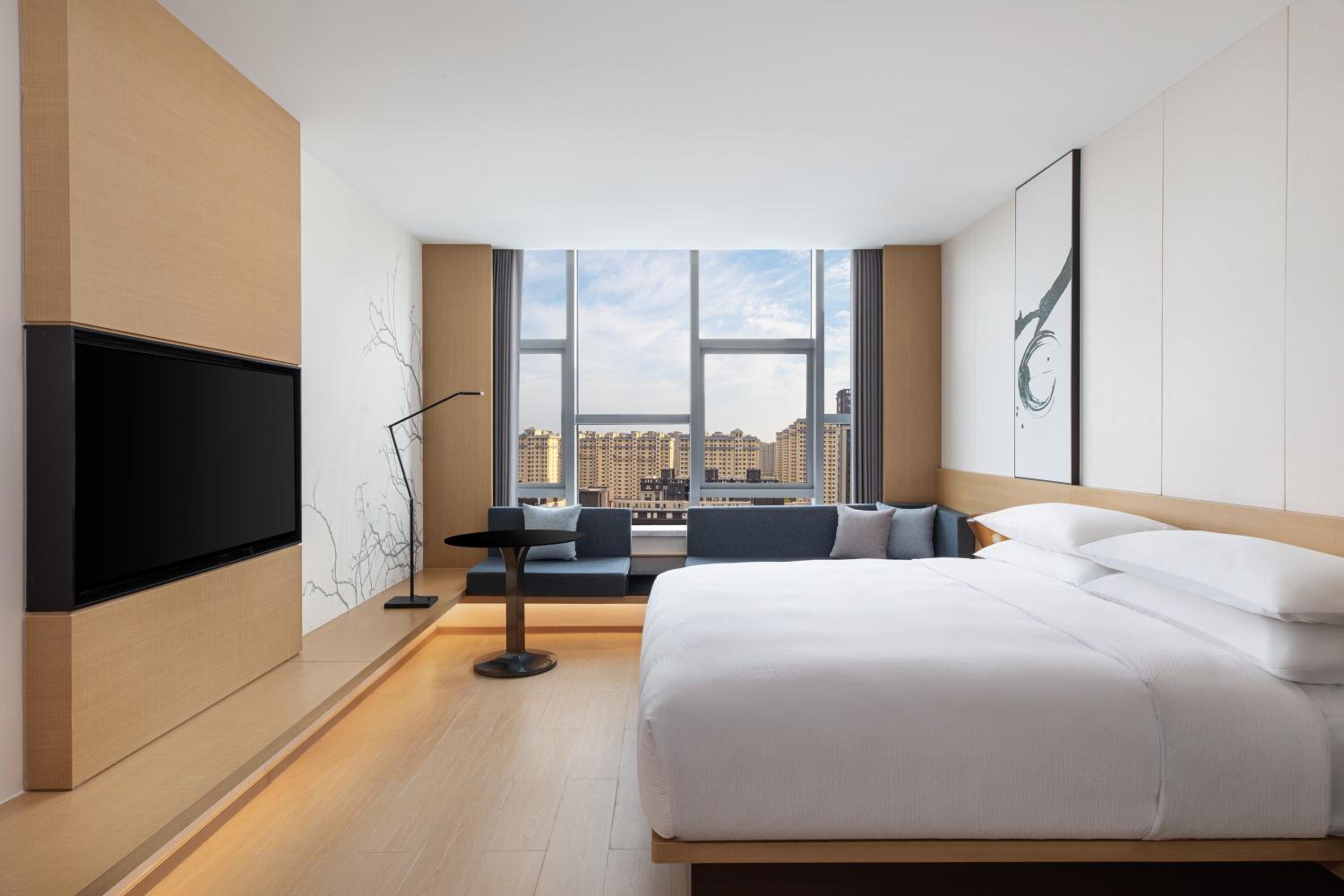 Superior King Room - Photo 7