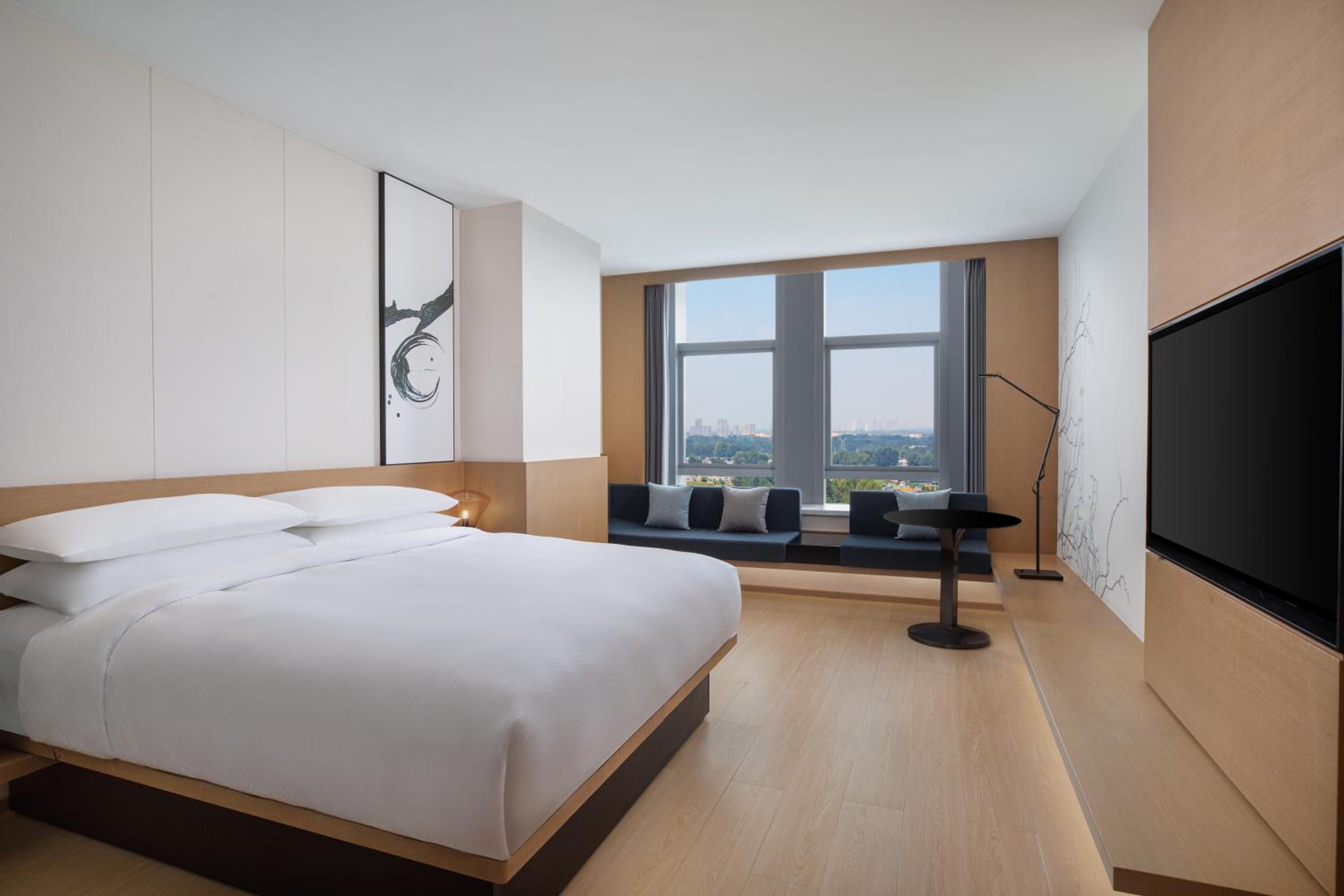 Standard King Room - Photo 5