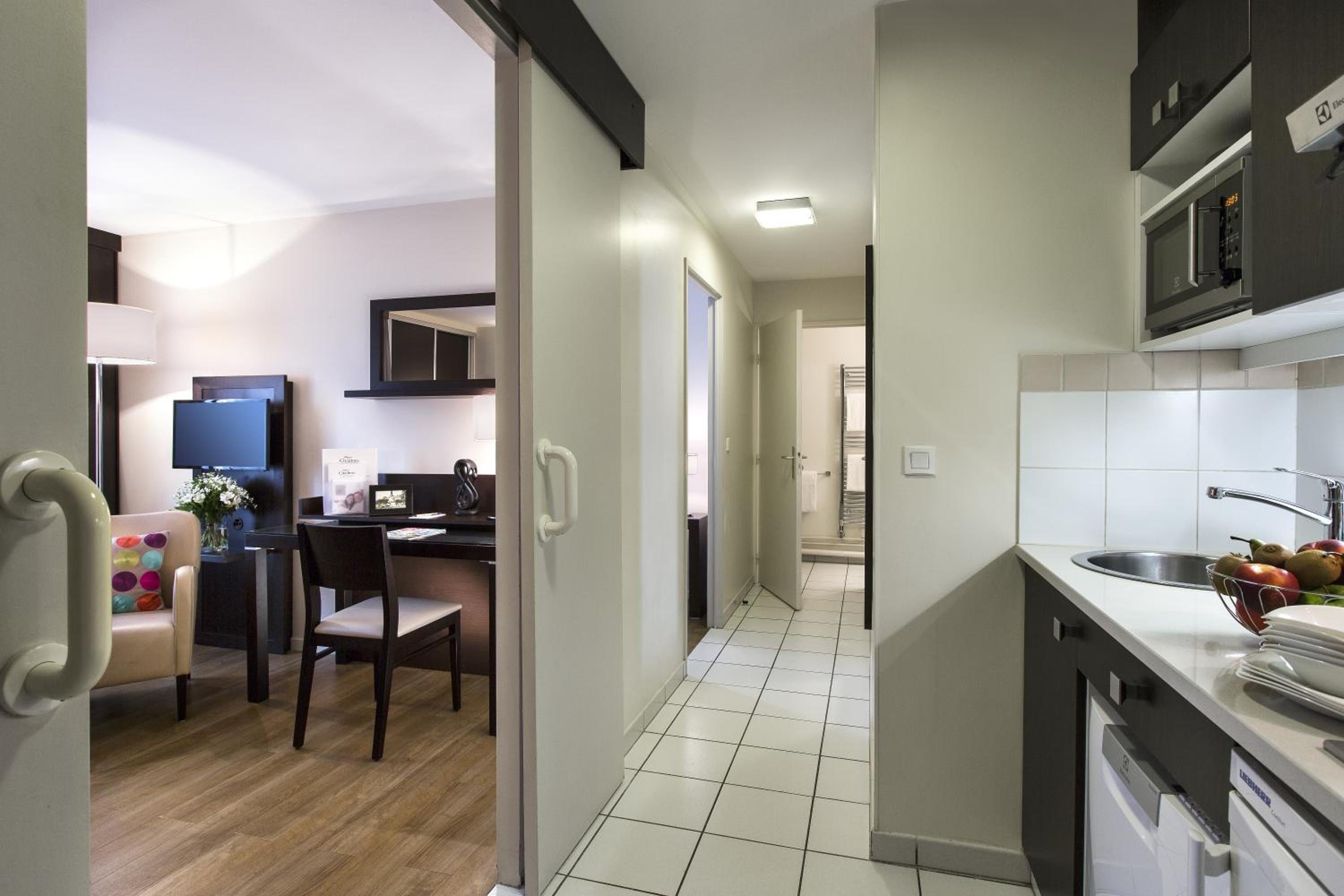 Apartment (4 Adults) photo 3