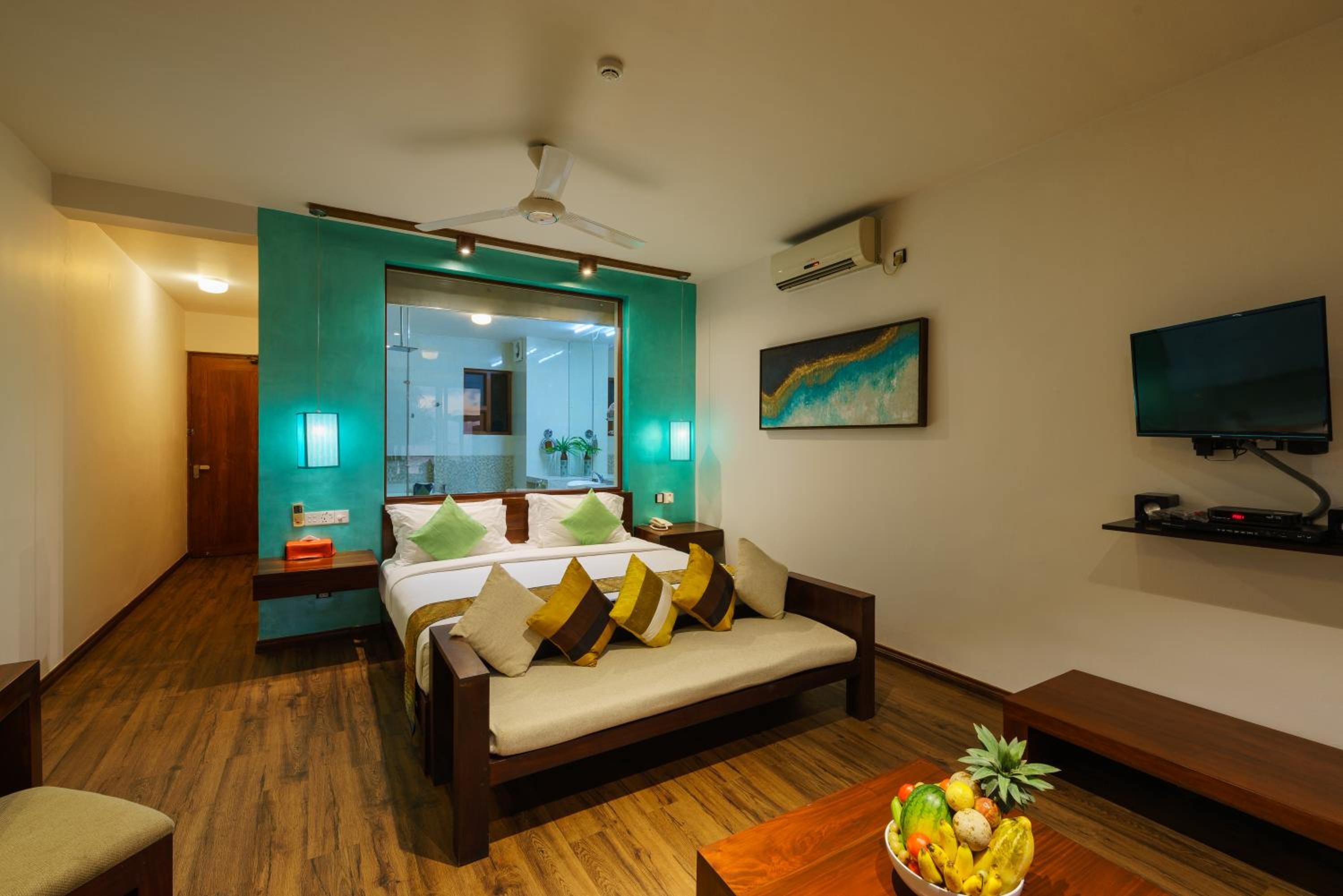 Deluxe Room Sea View with 10% off on selected wines