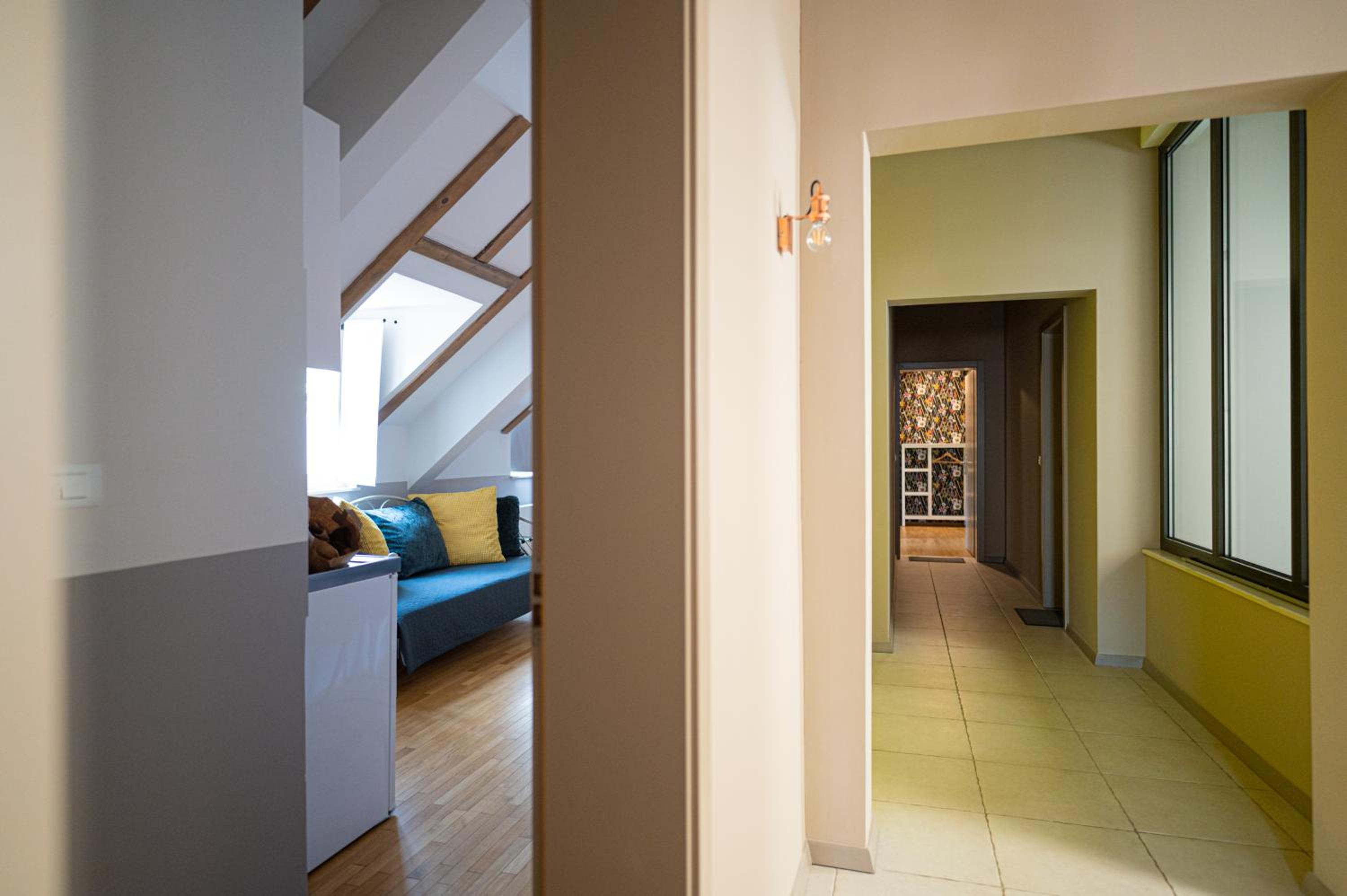 Studio Apartment - Photo 2
