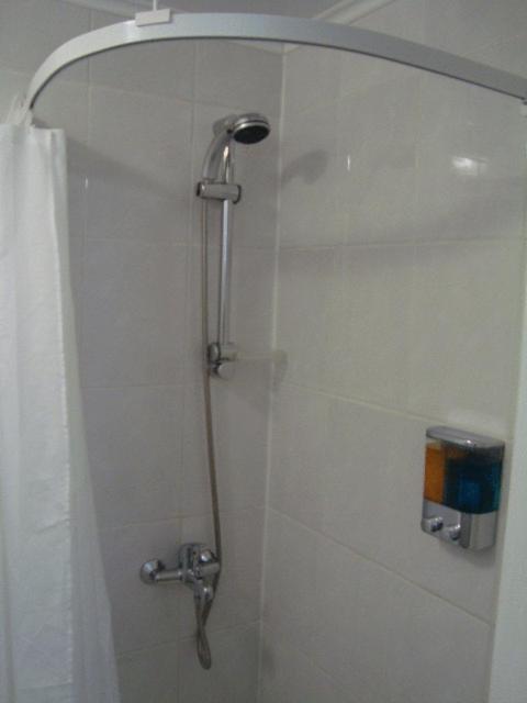 Twin Room with Private Bathroom photo 2