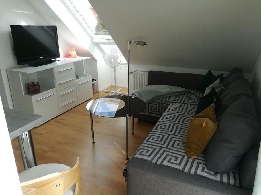 One-Bedroom Apartment photo 1