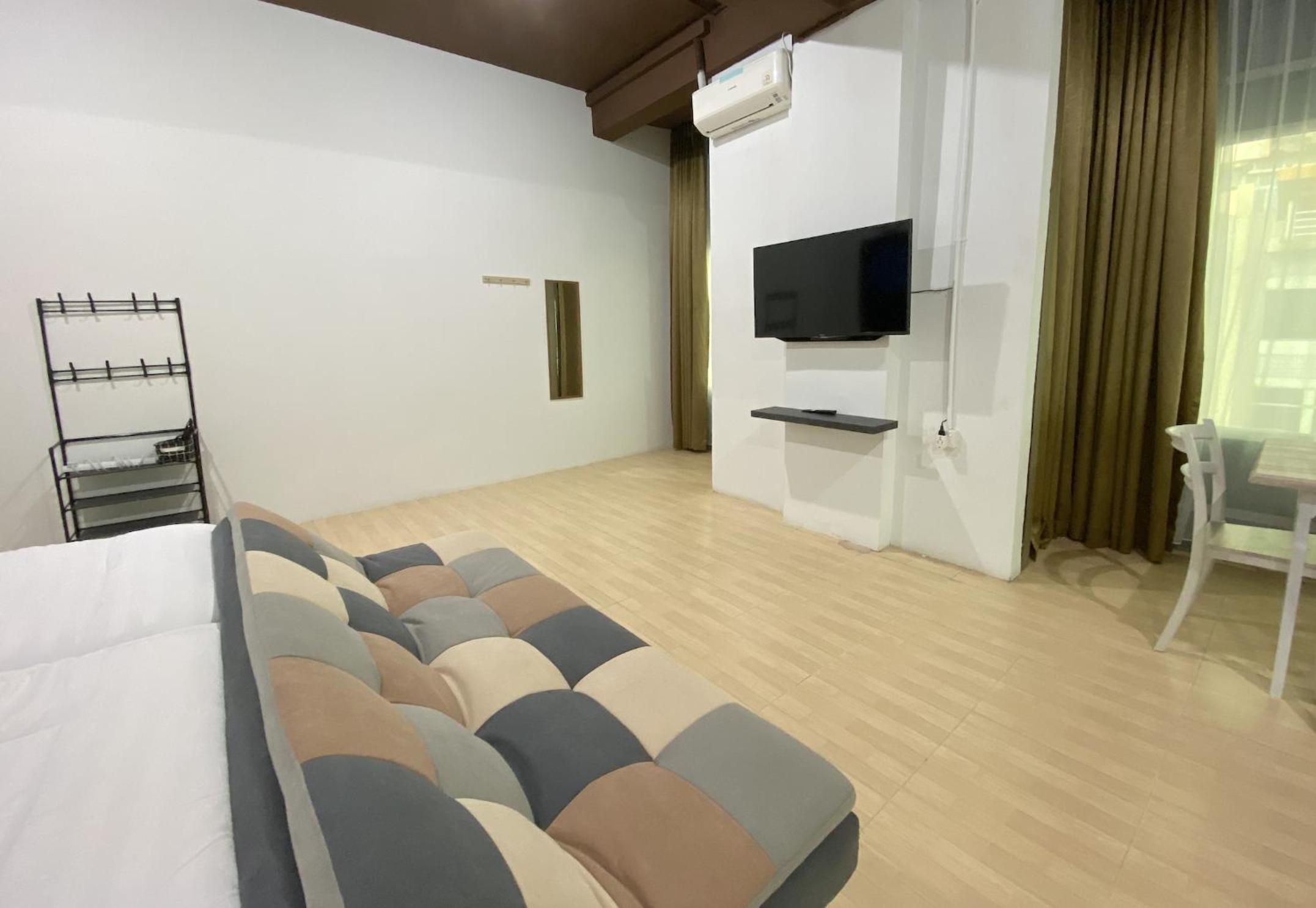 Family Room - Photo 10