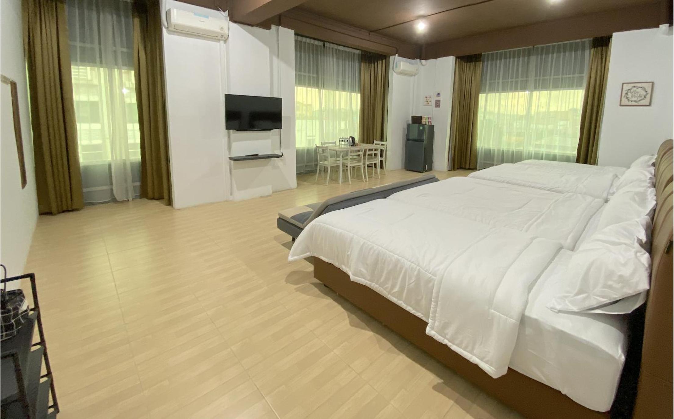 Family Room - Photo 7