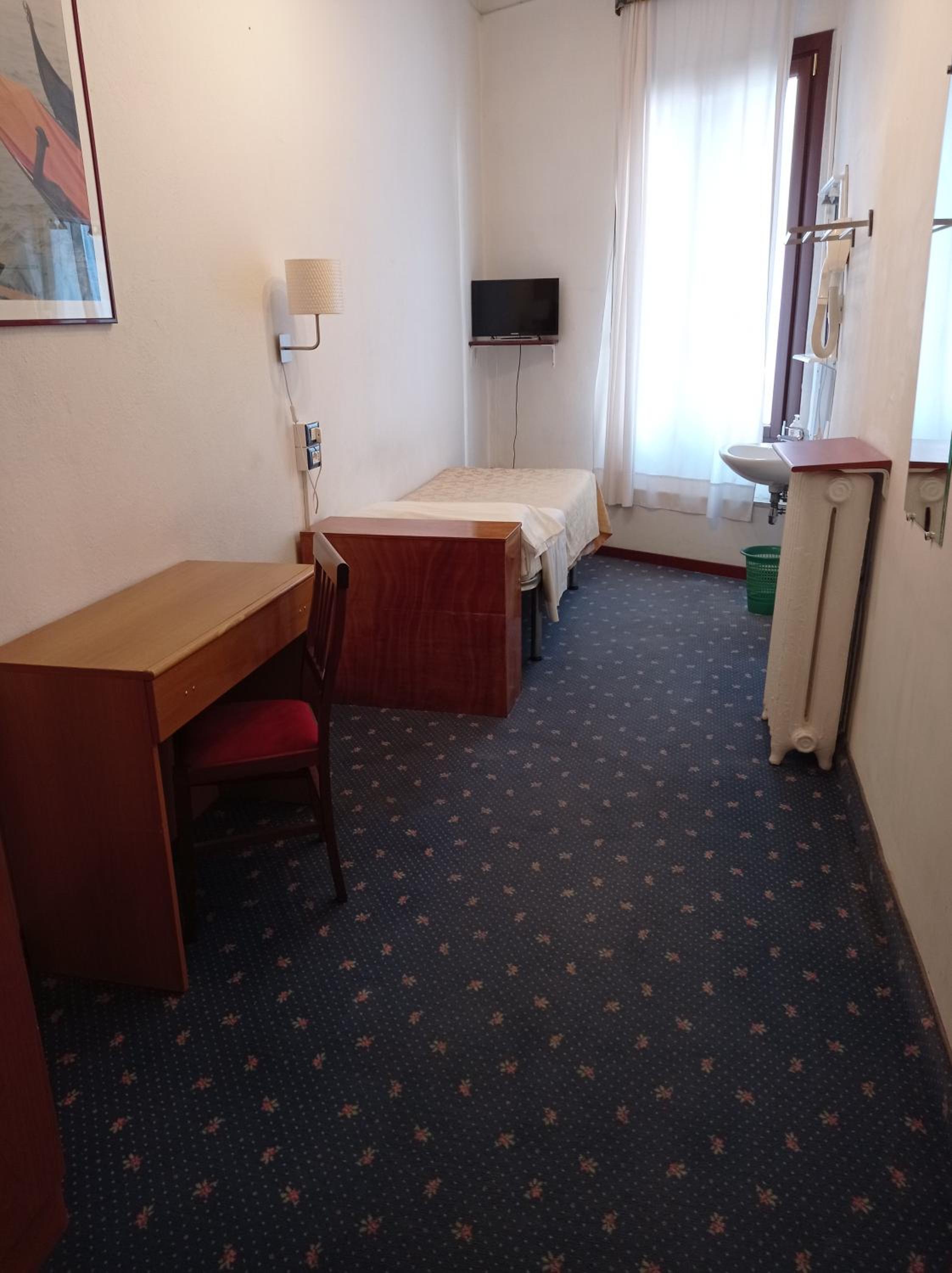 Single Room with Shared Bathroom