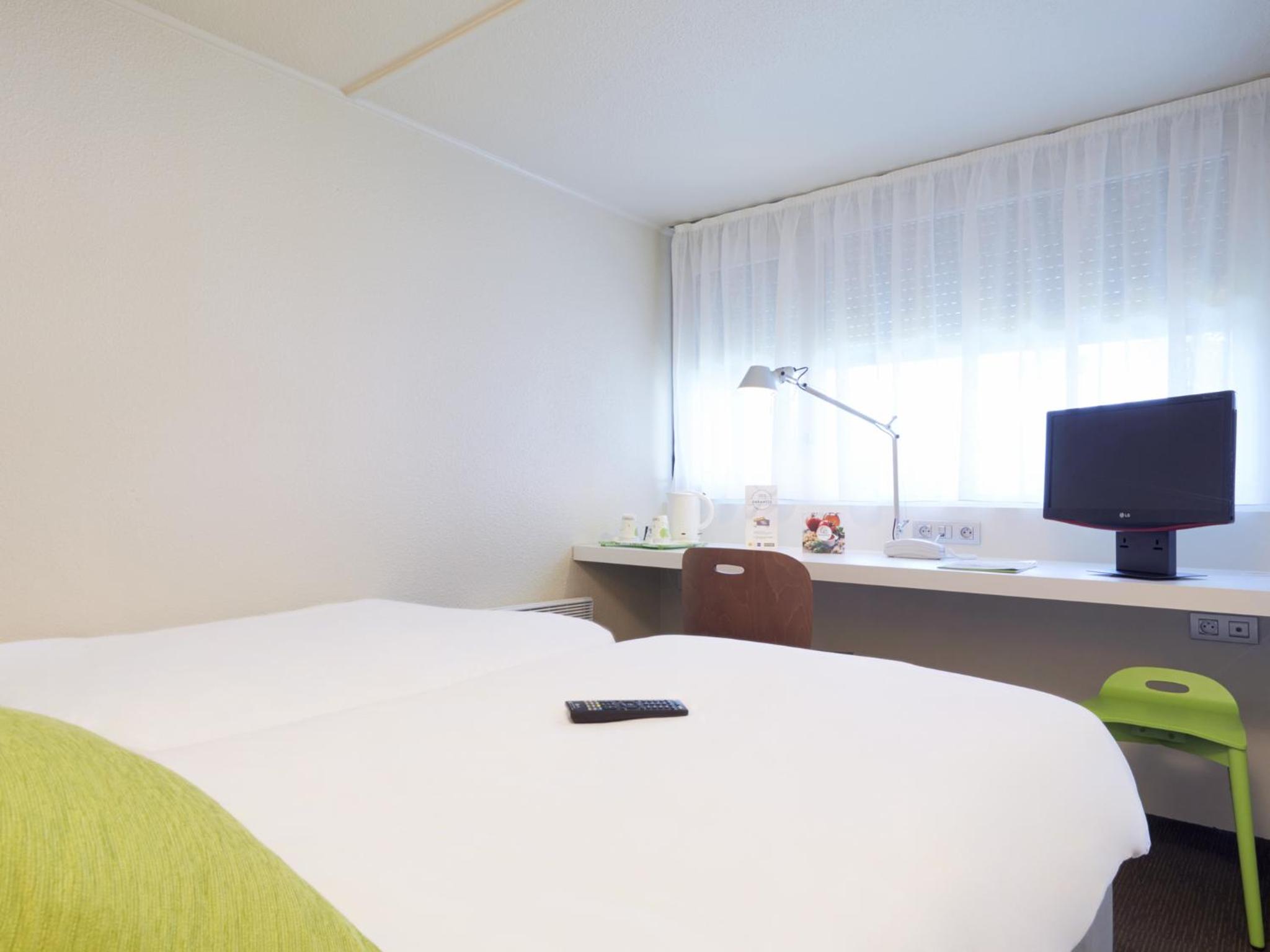 Standard Twin Room - Photo 3
