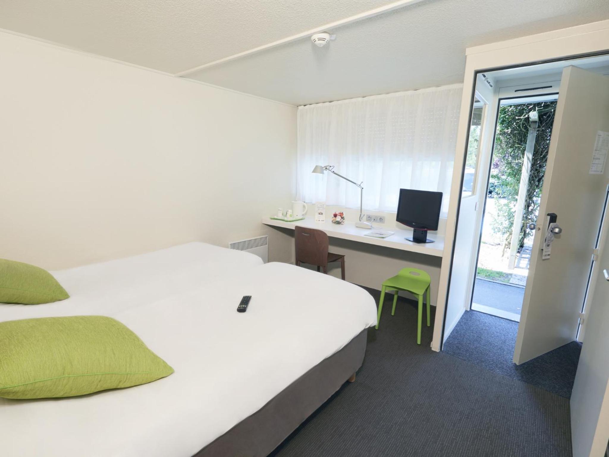 Standard Twin Room with One Single Bed - Up to Ten Years photo 3