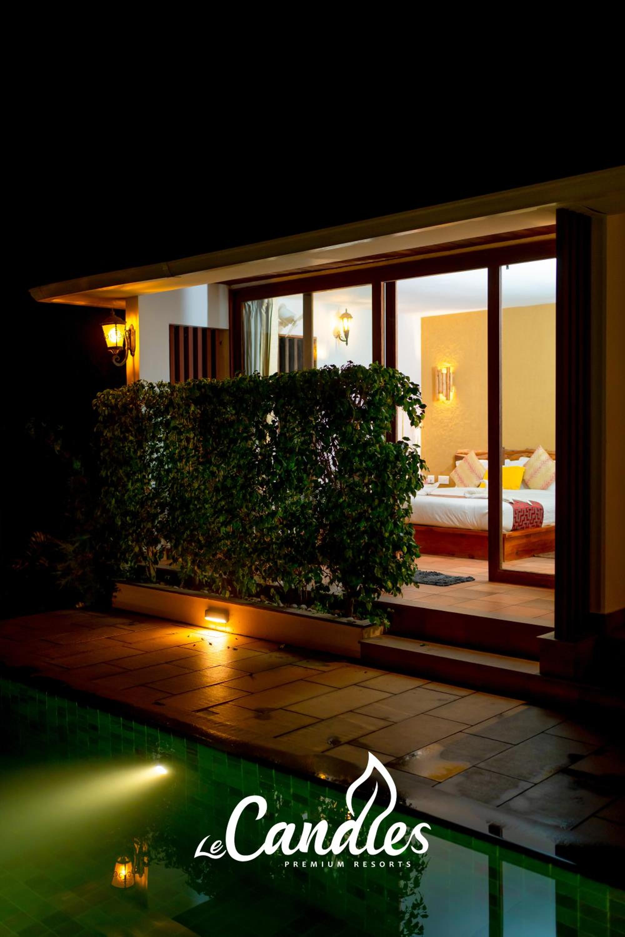 Double or Twin Room with Pool View - Photo 2
