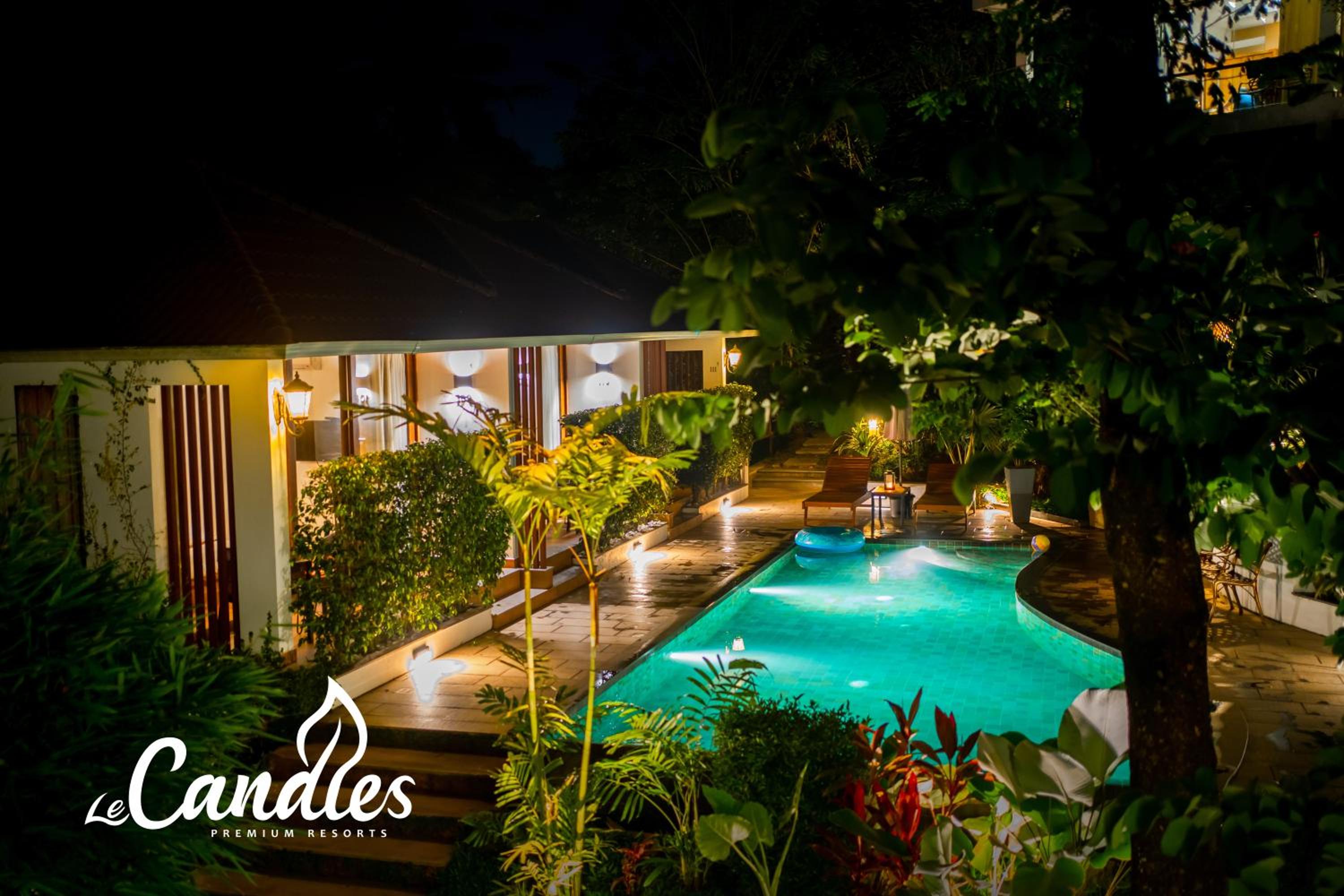 Double or Twin Room with Pool View - Photo 8