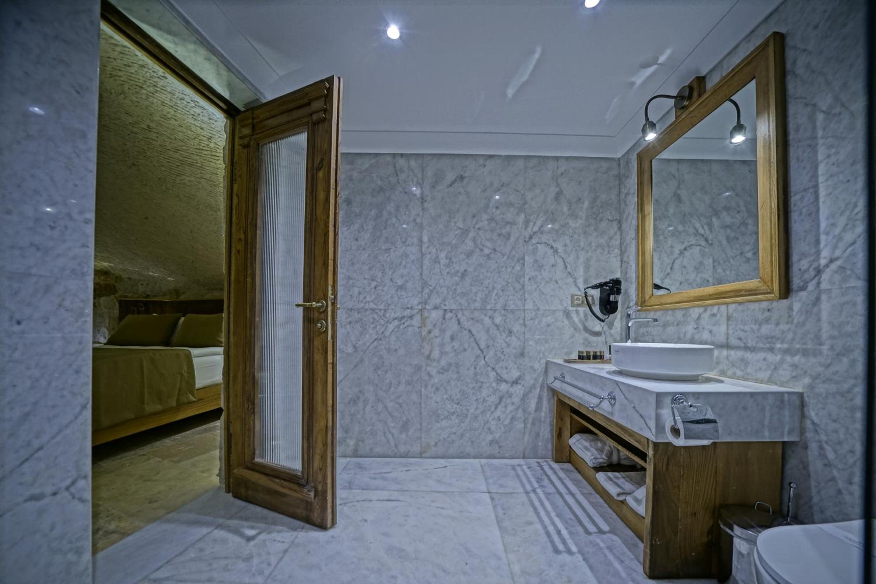 Budget Triple Room - Photo 8