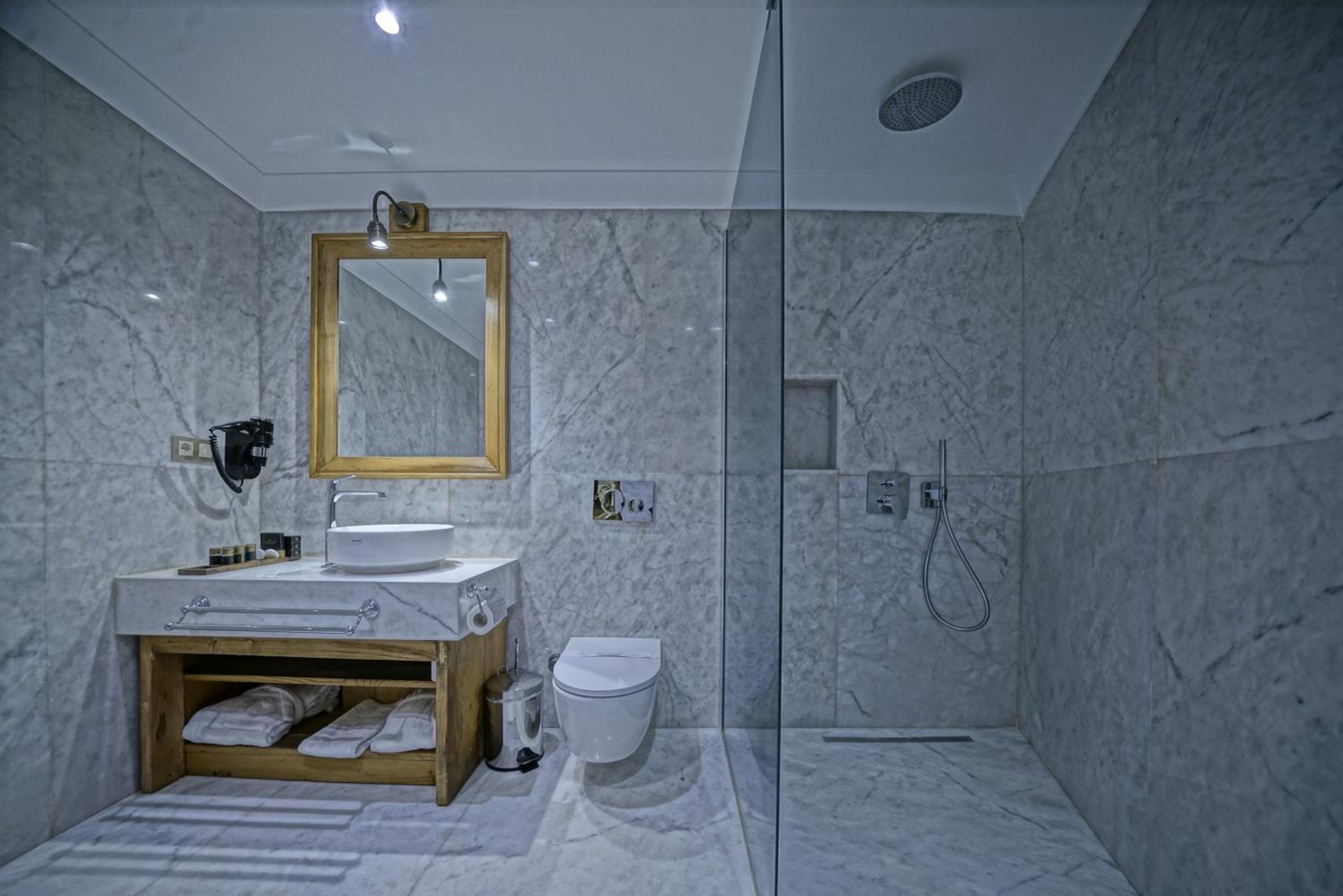 Budget Triple Room - Photo 6
