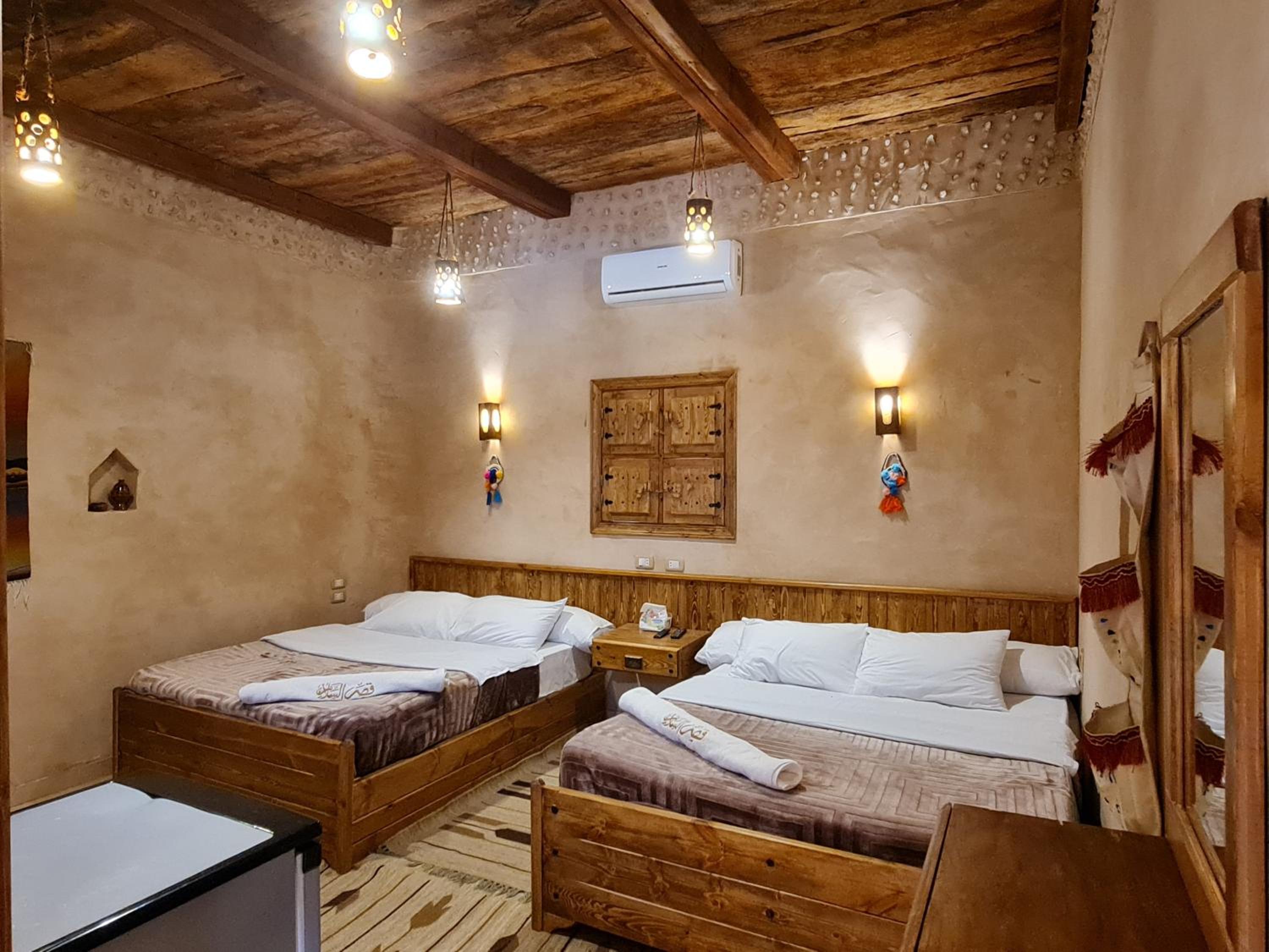 Deluxe Double Room with Bath - Photo 5
