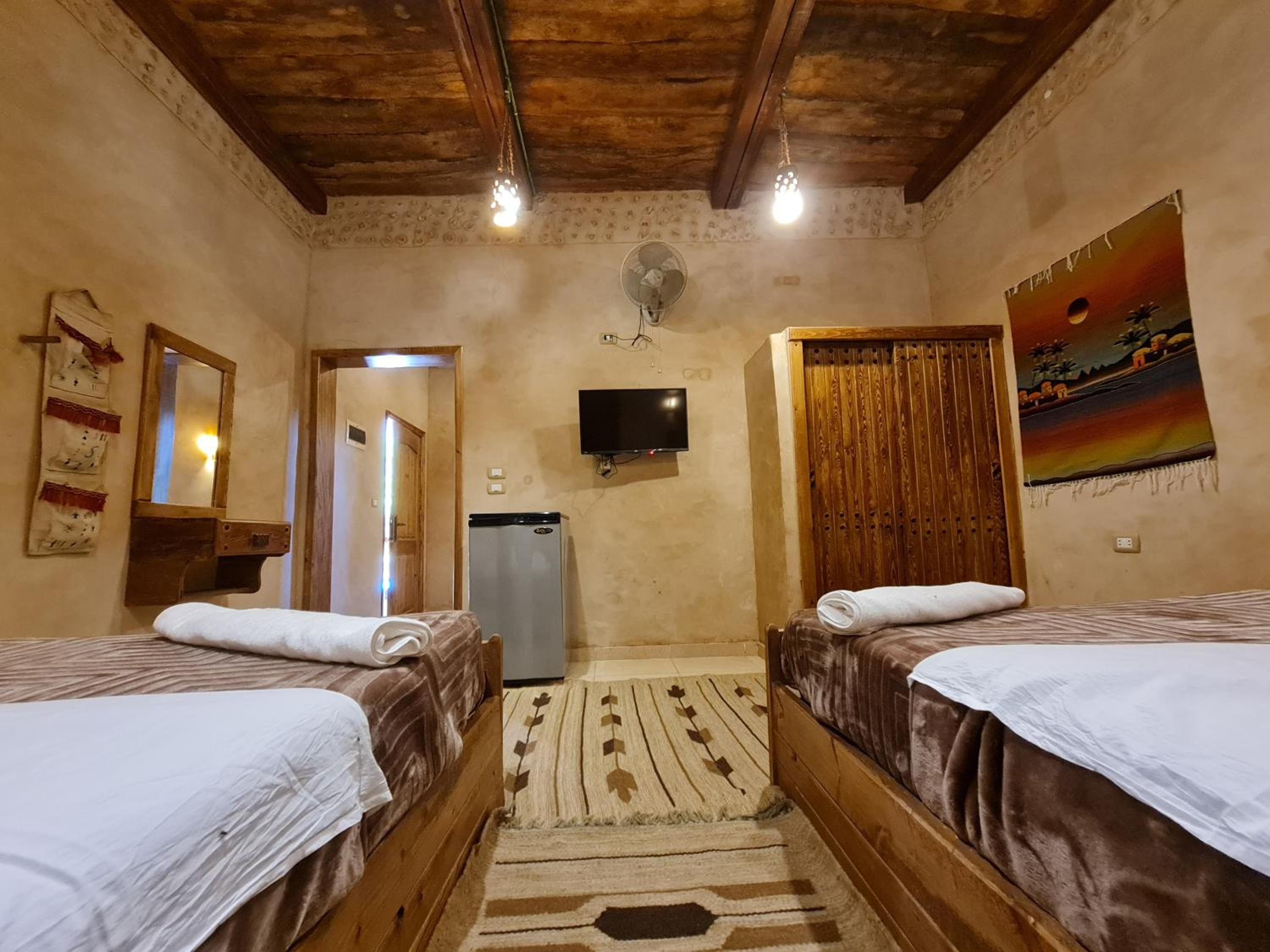 Deluxe Double Room with Bath - Photo 6
