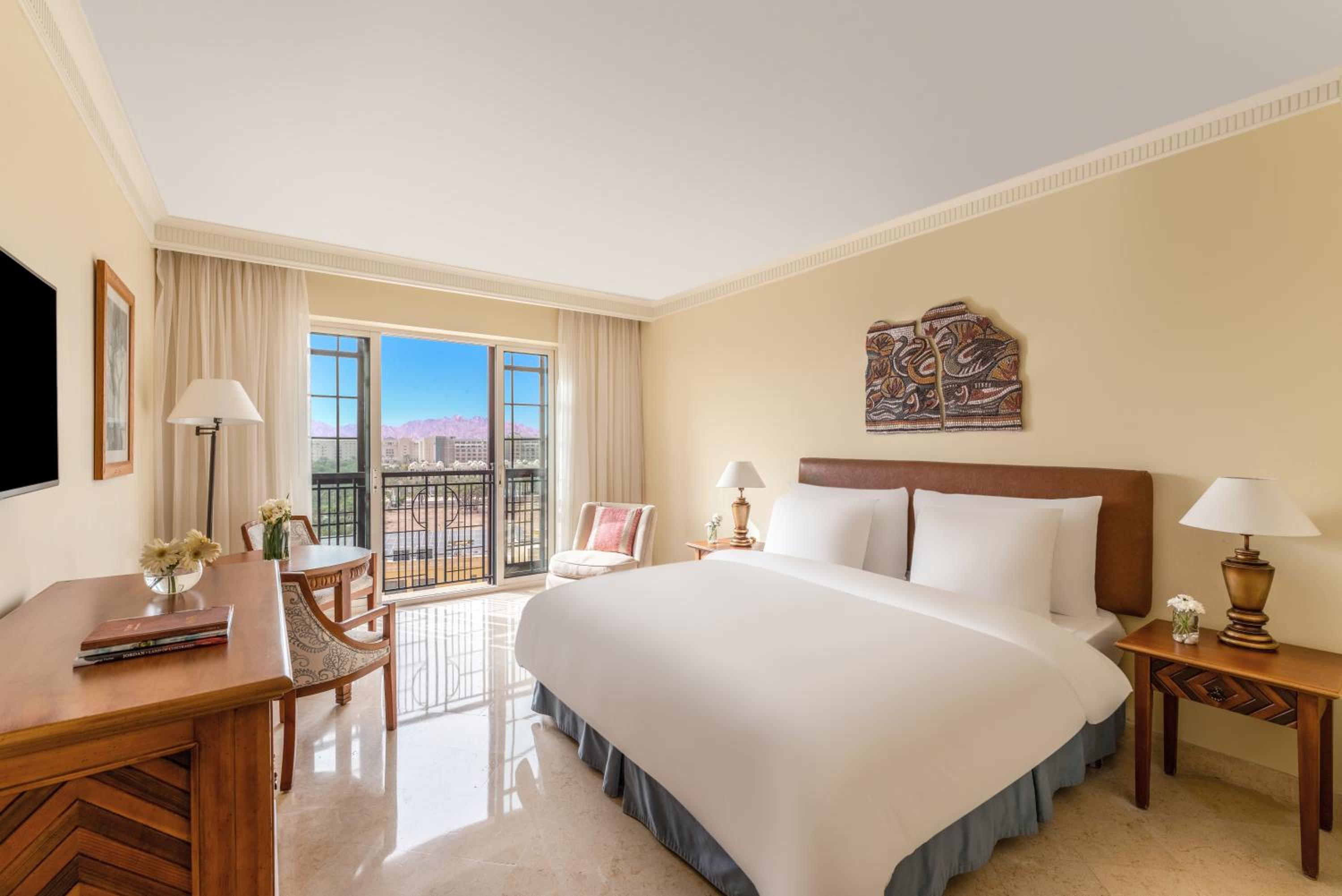 Superior King Room - Photo 9